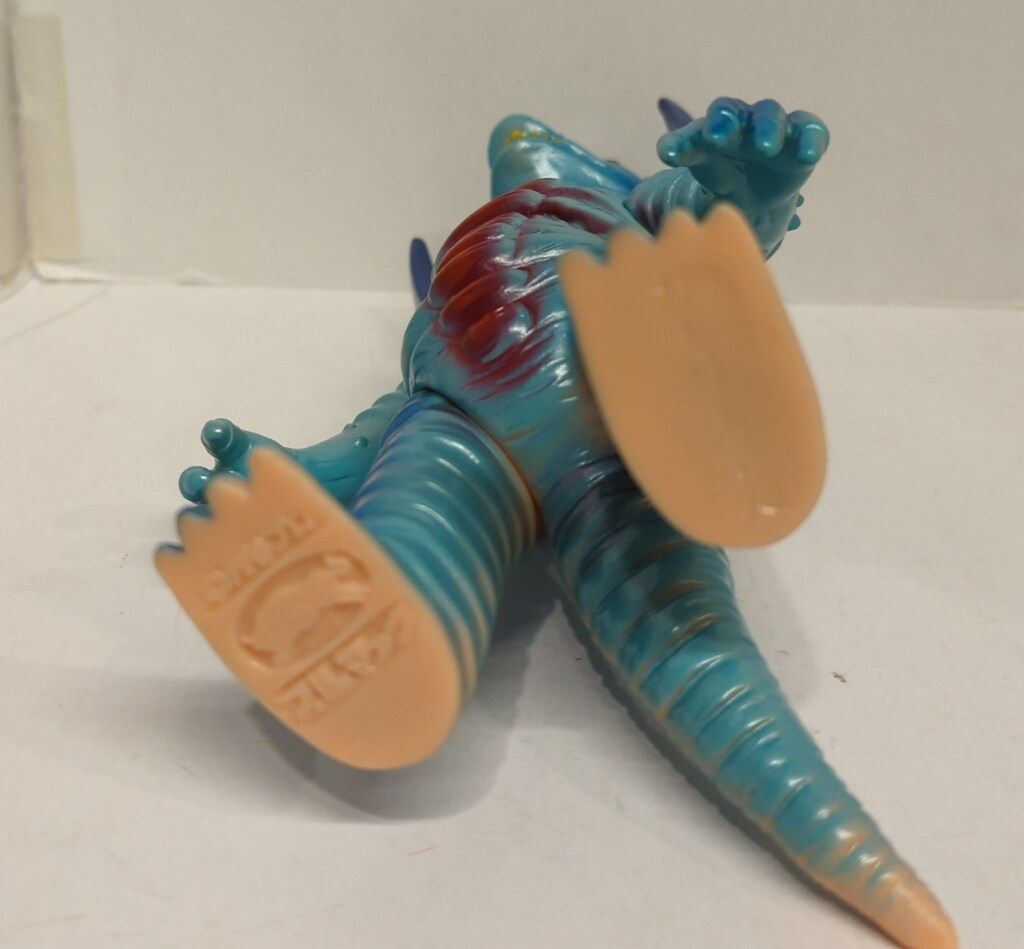 肌色成型ブルー背中にブルメタラインあり