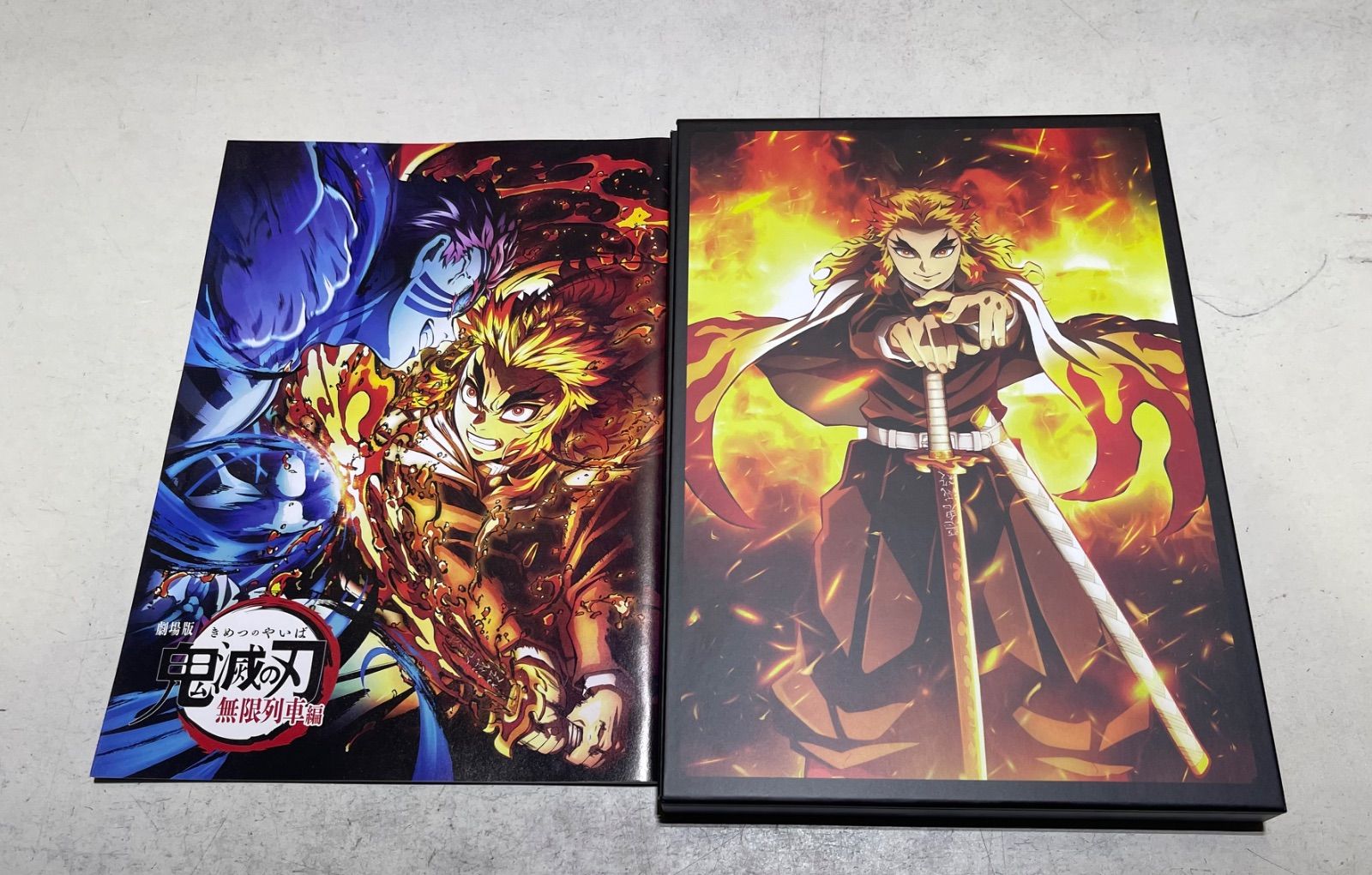 鬼滅の刃無限列車編 パンフレット 豪華版 - メルカリ