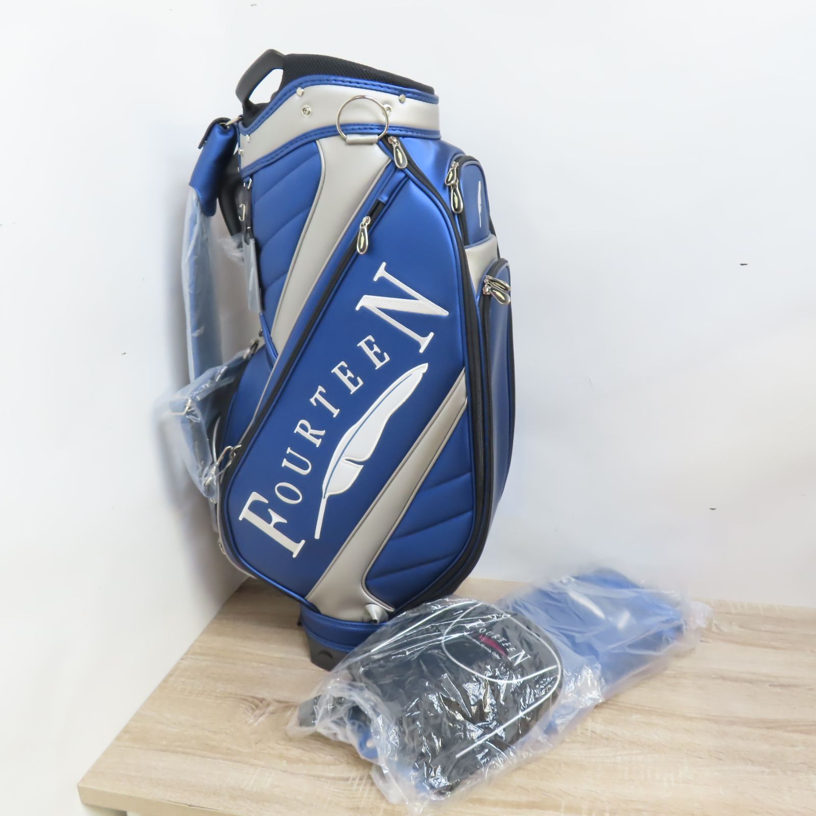 未使用保管品 FOURTEEN キャディバッグ CB0212 ネイビー