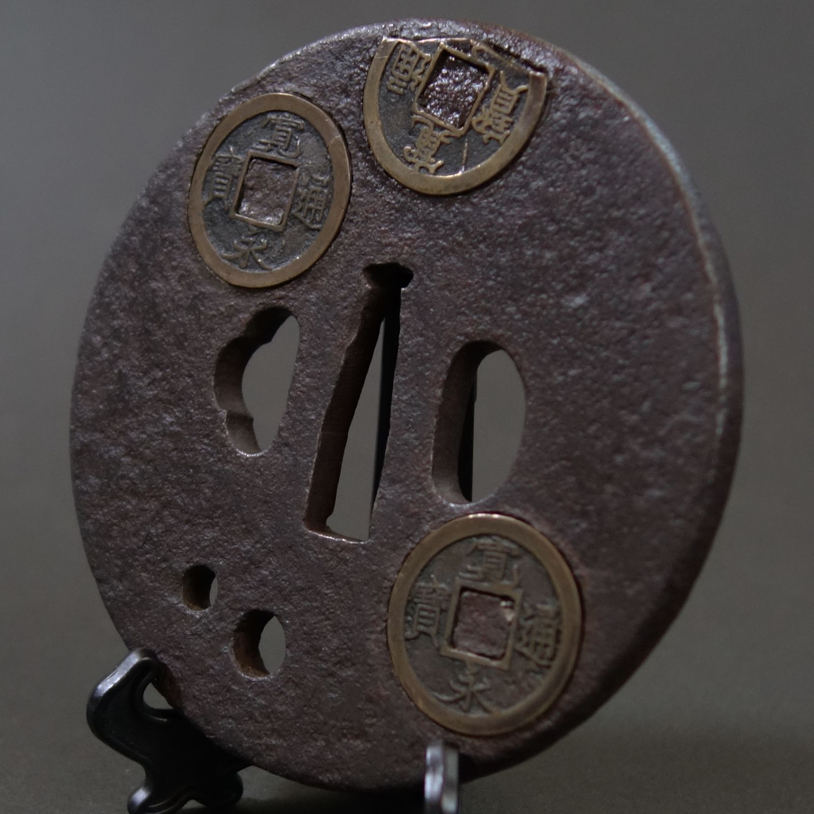 鍔 鐔 鉄地 象嵌 刀装具 日本刀 武具 骨董【中国賢人唐子透鍔】(鍔箱付き) 鍔 鐔 鉄地 象嵌 刀装具 武具 骨董【中国賢人武人談義透鍔】(鍔箱付き