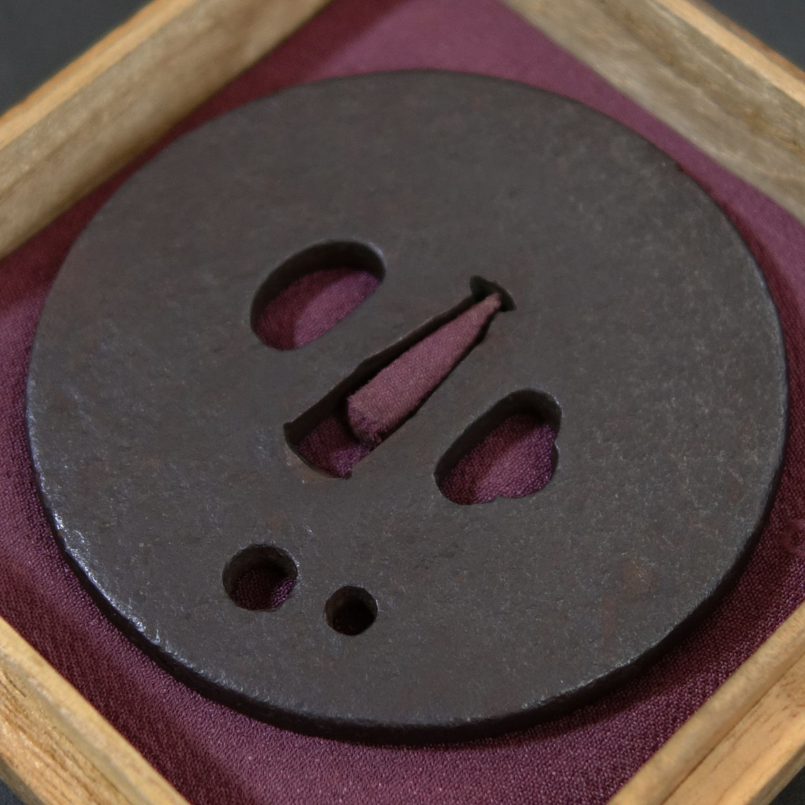 鍔 【 鉄地 寛永通宝象嵌鍔 】(鍔箱付き) 日本刀 刀装具 鐔 骨董 古