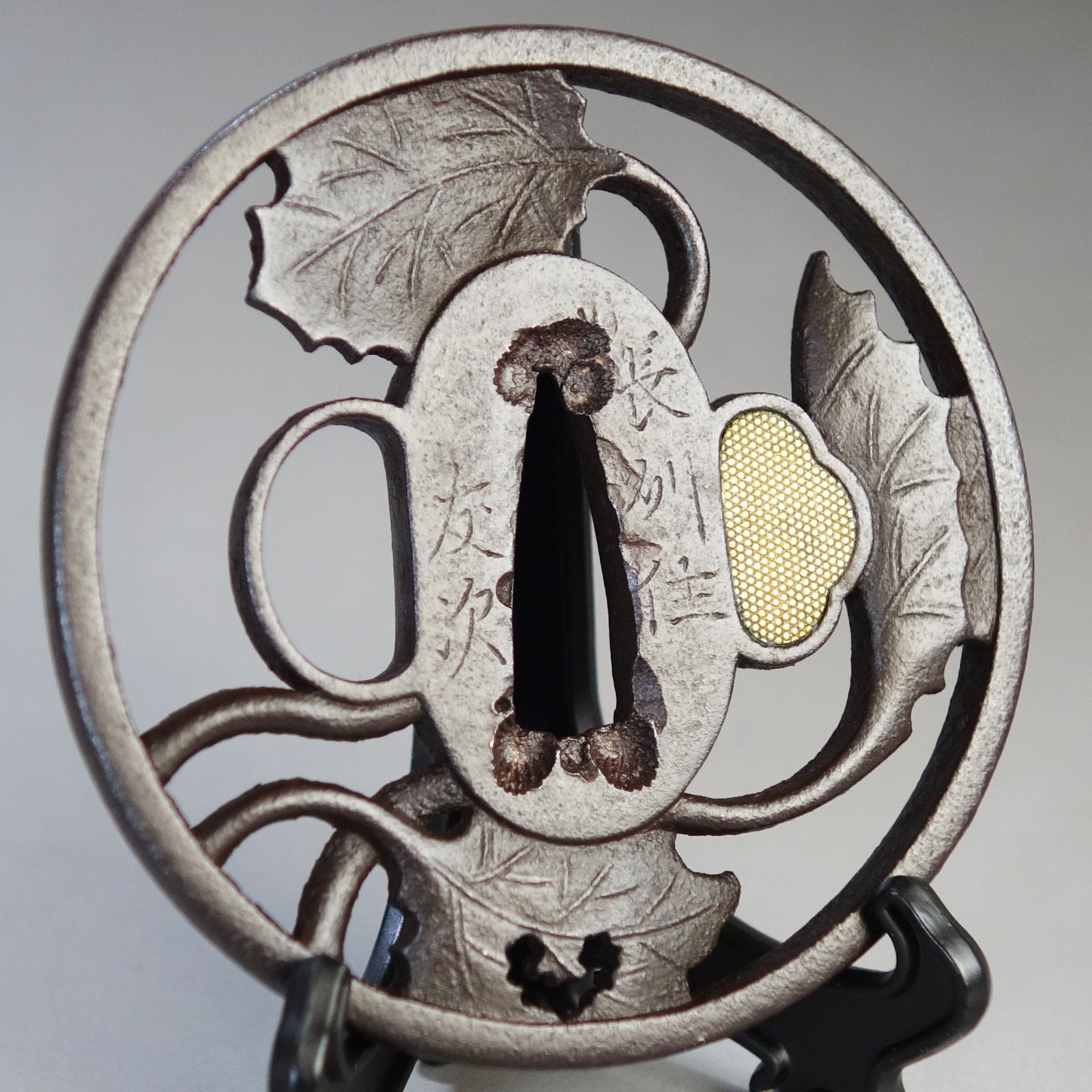 鍔 【 在銘 長州住 友次 鉄地 蕗葉透鍔 】 日本刀 刀装具 鐔 骨董 古