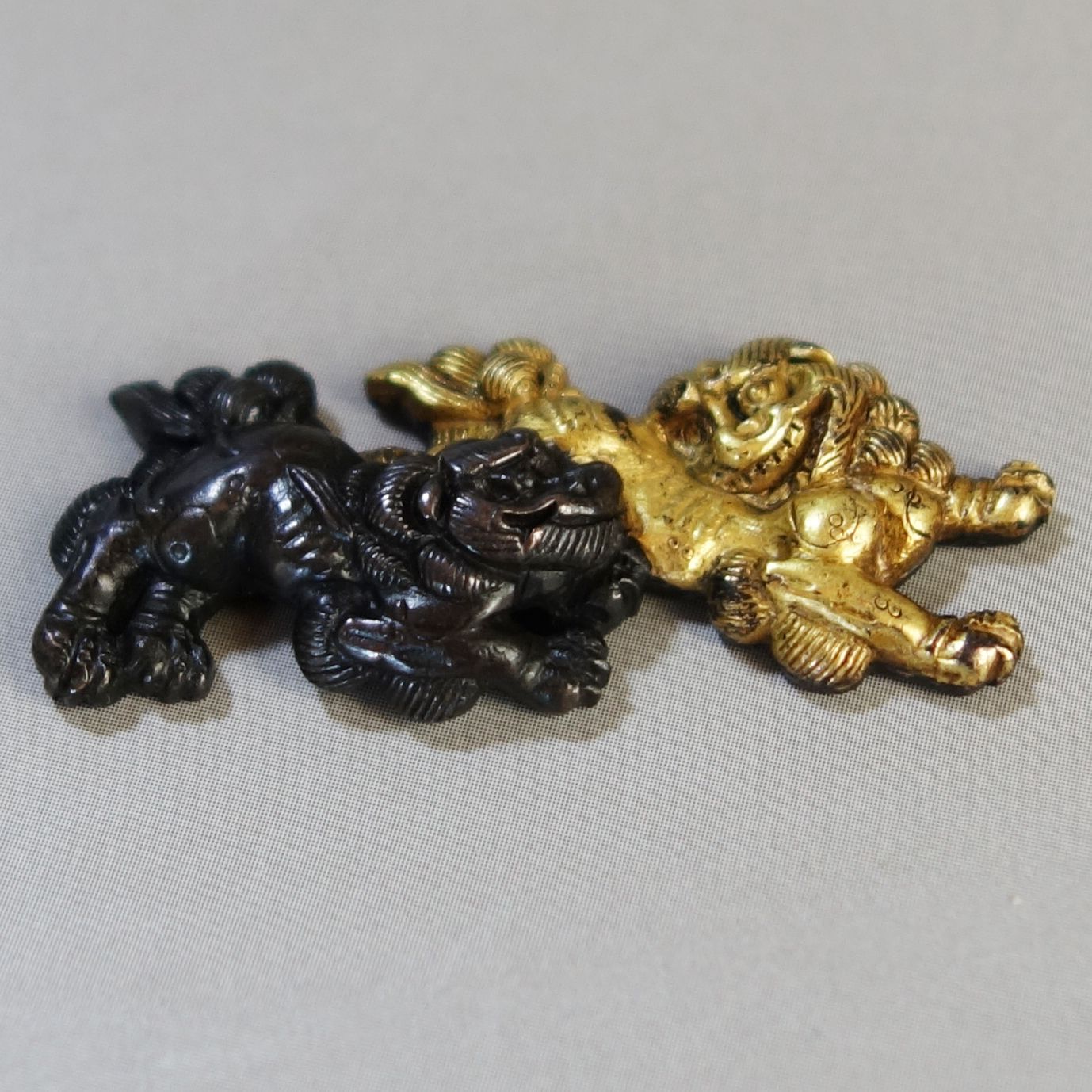 目貫 【 赤銅 鍍金 双獅子図目貫 】(箱付き) 日本刀 刀装具 鐔 鍔 目貫