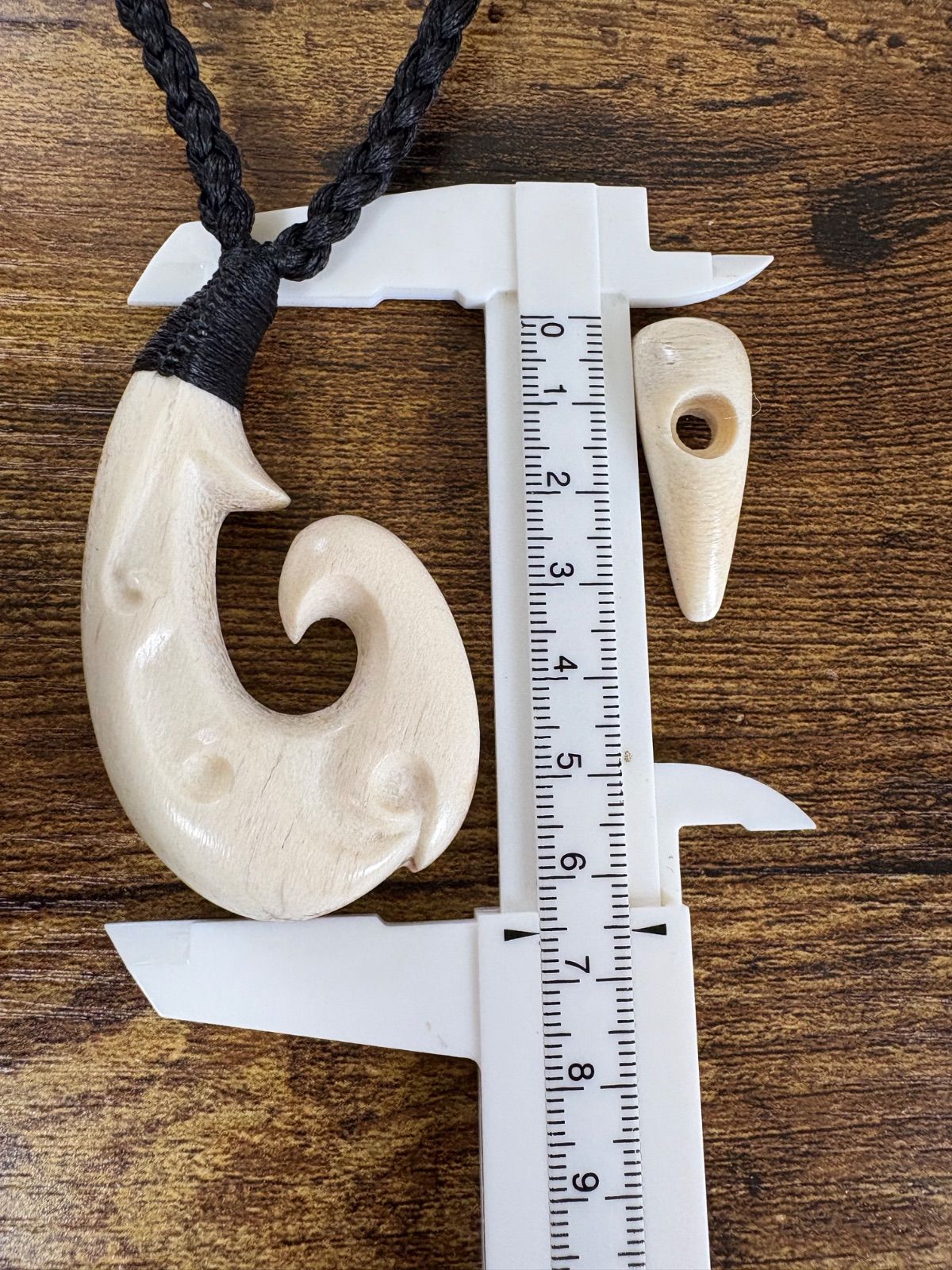 ボーンカービングネックレス(sw83)Mサイズ マッコウ - メルカリ
