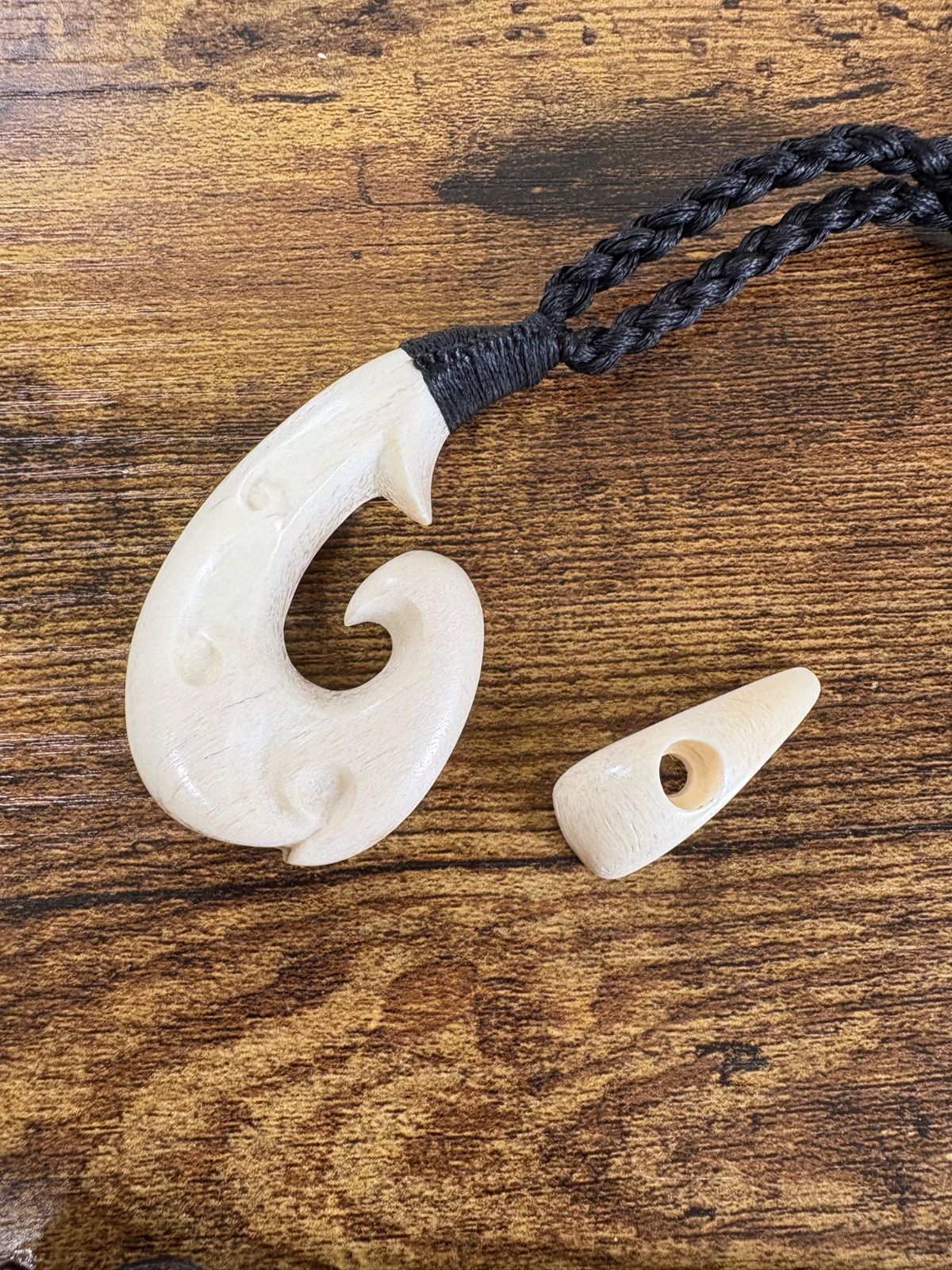 ボーンカービングネックレス(sw83)Mサイズ マッコウ - メルカリ