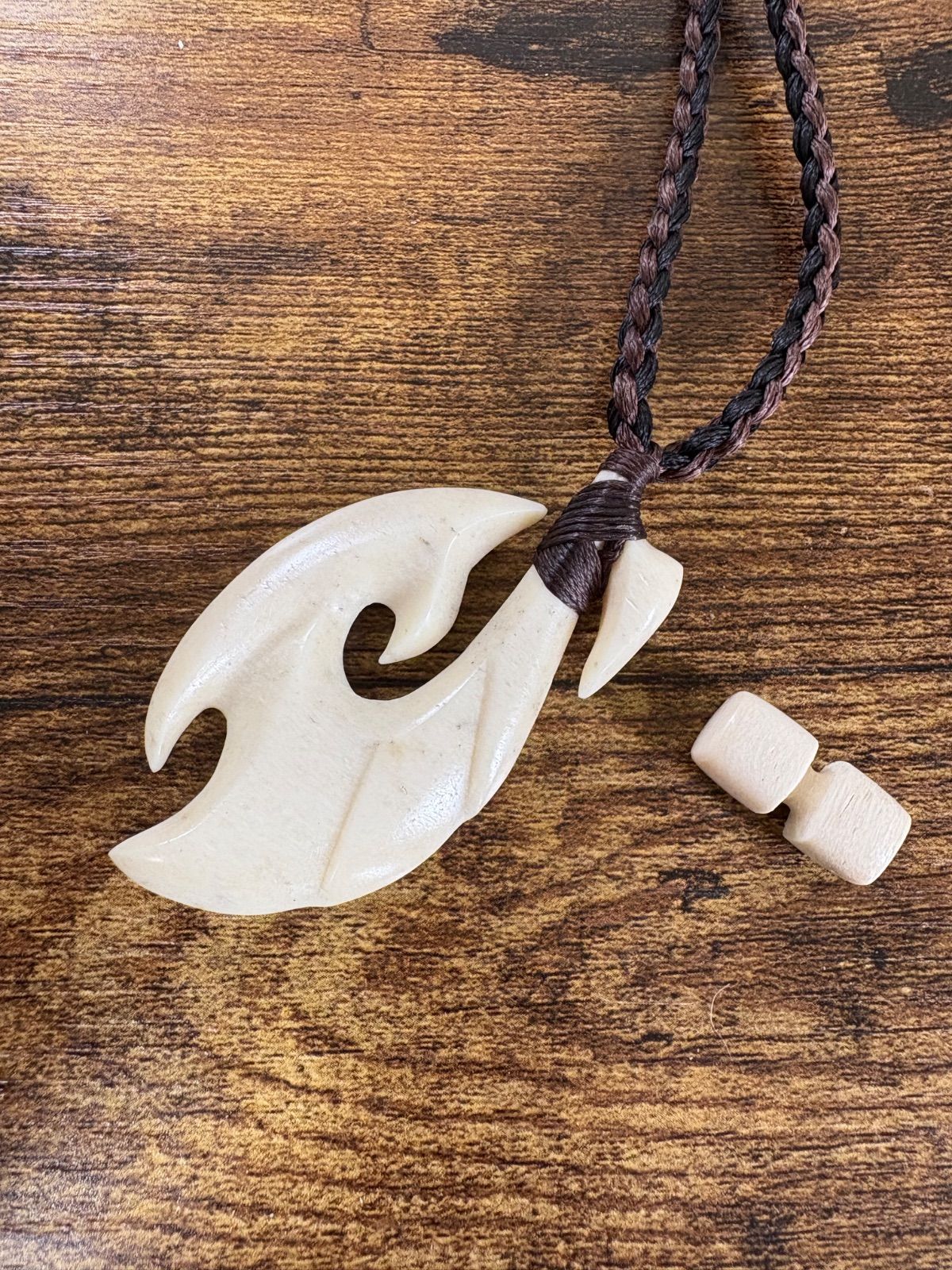 ボーンカービングネックレス(sw86)Mサイズ マッコウ - メルカリ
