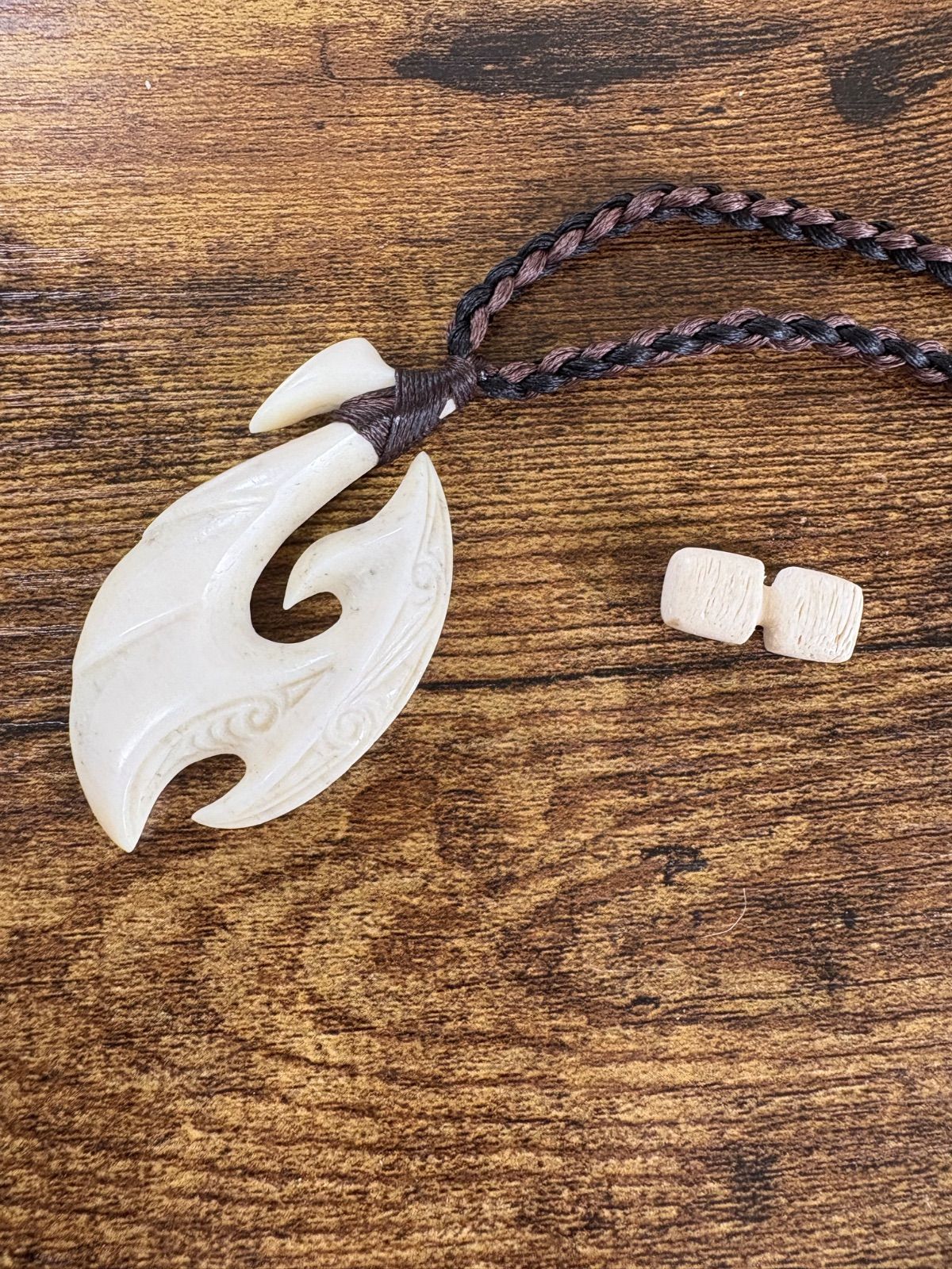 ボーンカービングネックレス(sw86)Mサイズ マッコウ - メルカリ