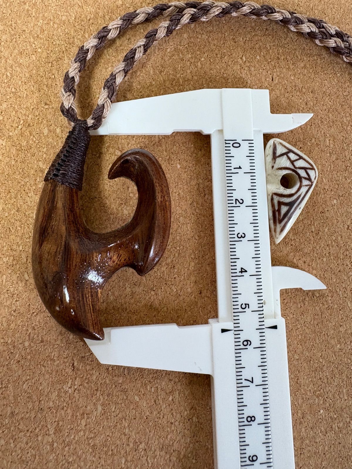 ボーンカービングネックレス(hksw9)ハワイアンコア×マッコウ格安