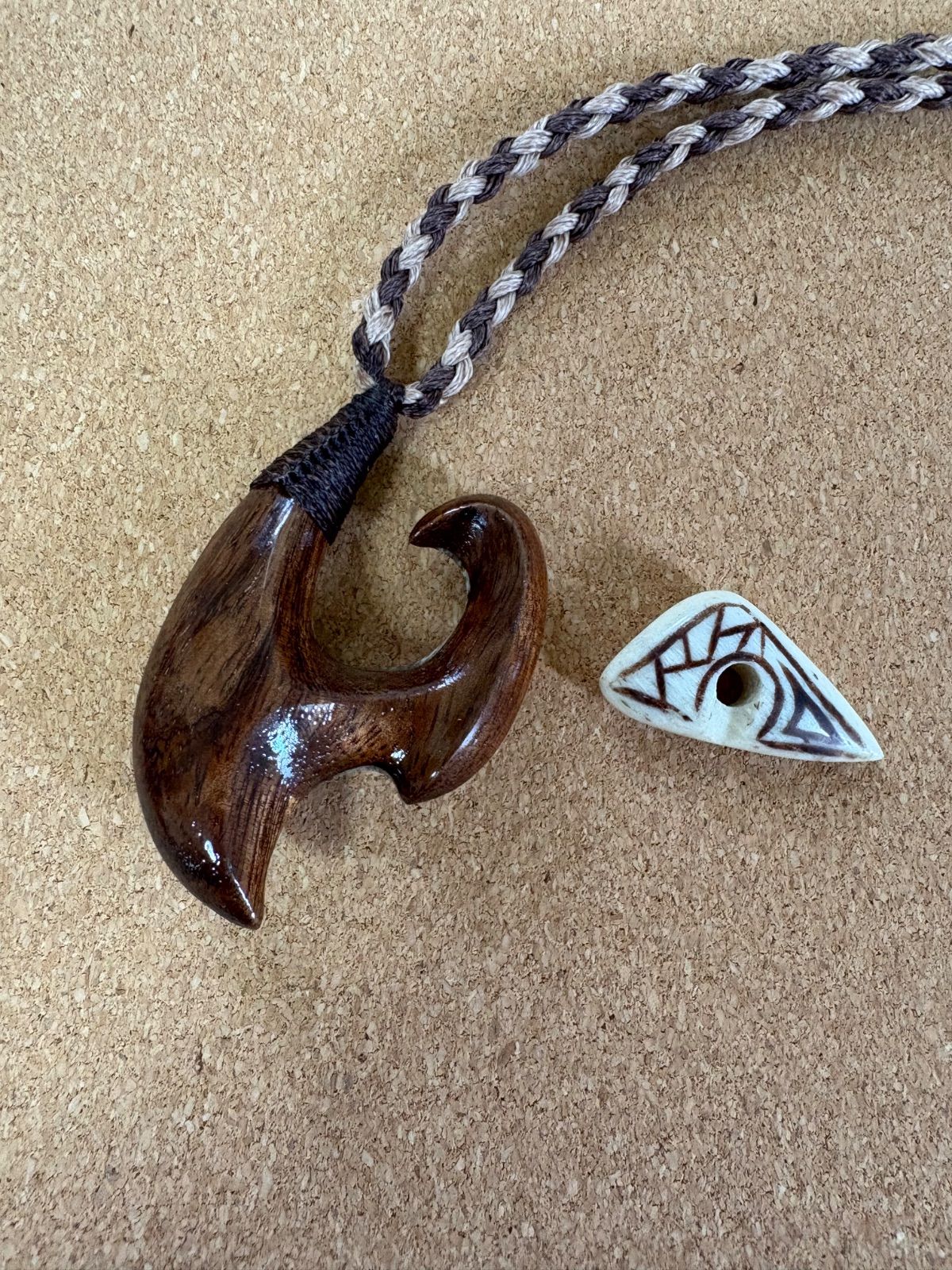 ボーンカービングネックレス(hksw9)ハワイアンコア×マッコウ格安