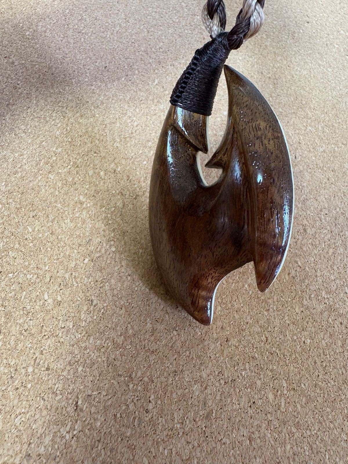 ボーンカービングネックレス(hksw11)ハワイアンコア×マッコウ - メルカリ