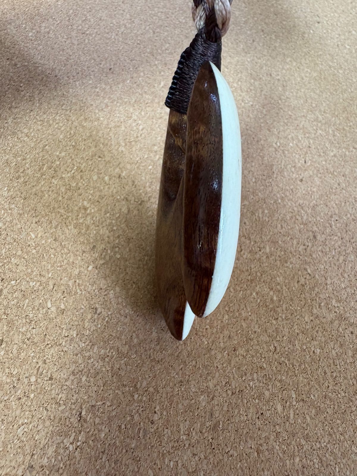 ボーンカービングネックレス(hksw11)ハワイアンコア×マッコウ - メルカリ