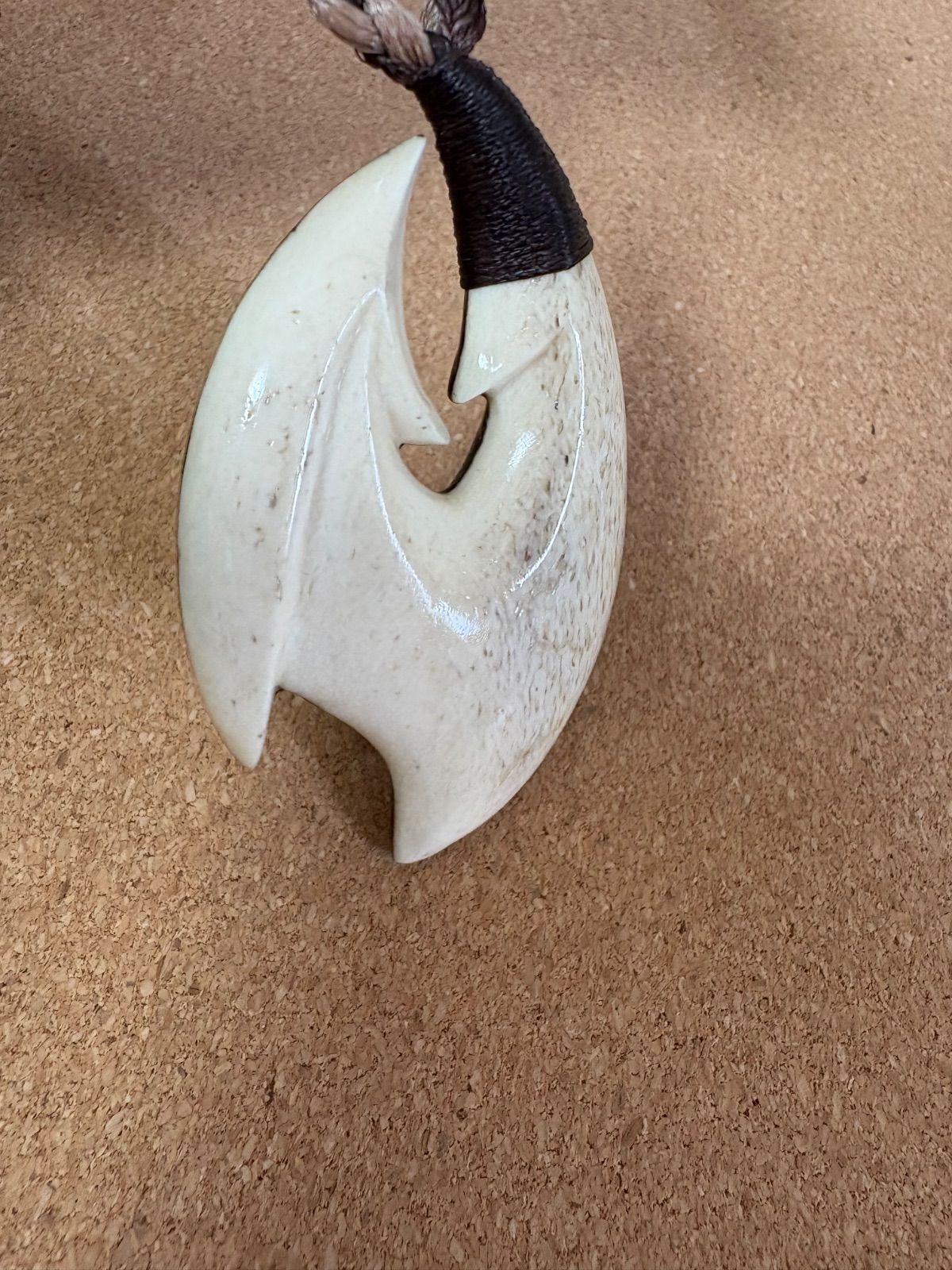 ボーンカービングネックレス(hksw11)ハワイアンコア×マッコウ - メルカリ