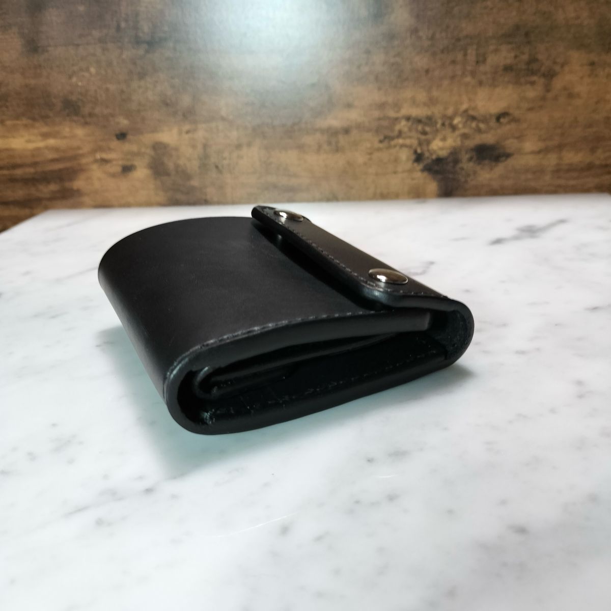 三つ折りトラッカーウォレット イタリアレザー ブルガロ 黒 ドロップ