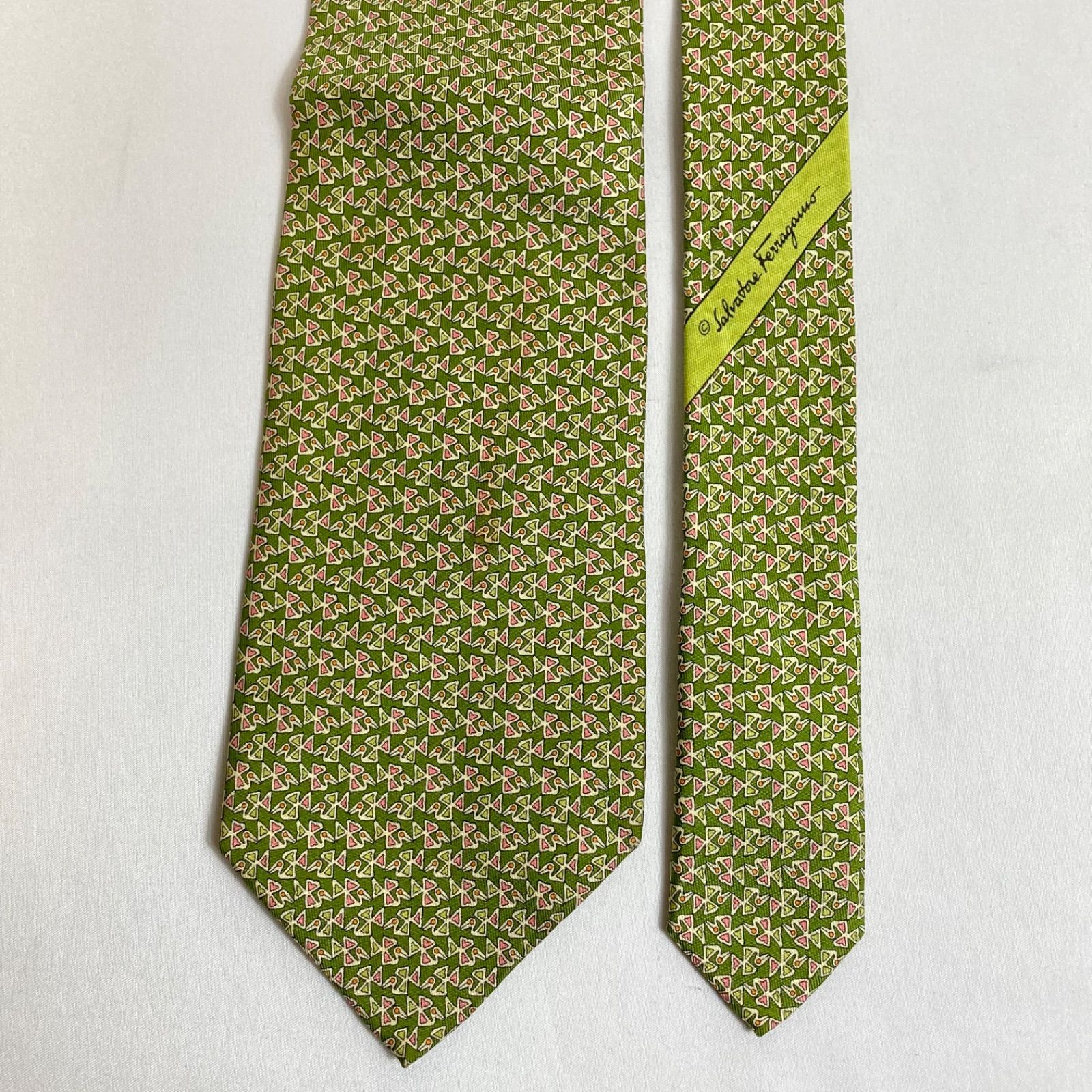 Salvatre Ferragamo サルヴァトーレ フェラガモ ネクタイ 黄緑色 総柄
