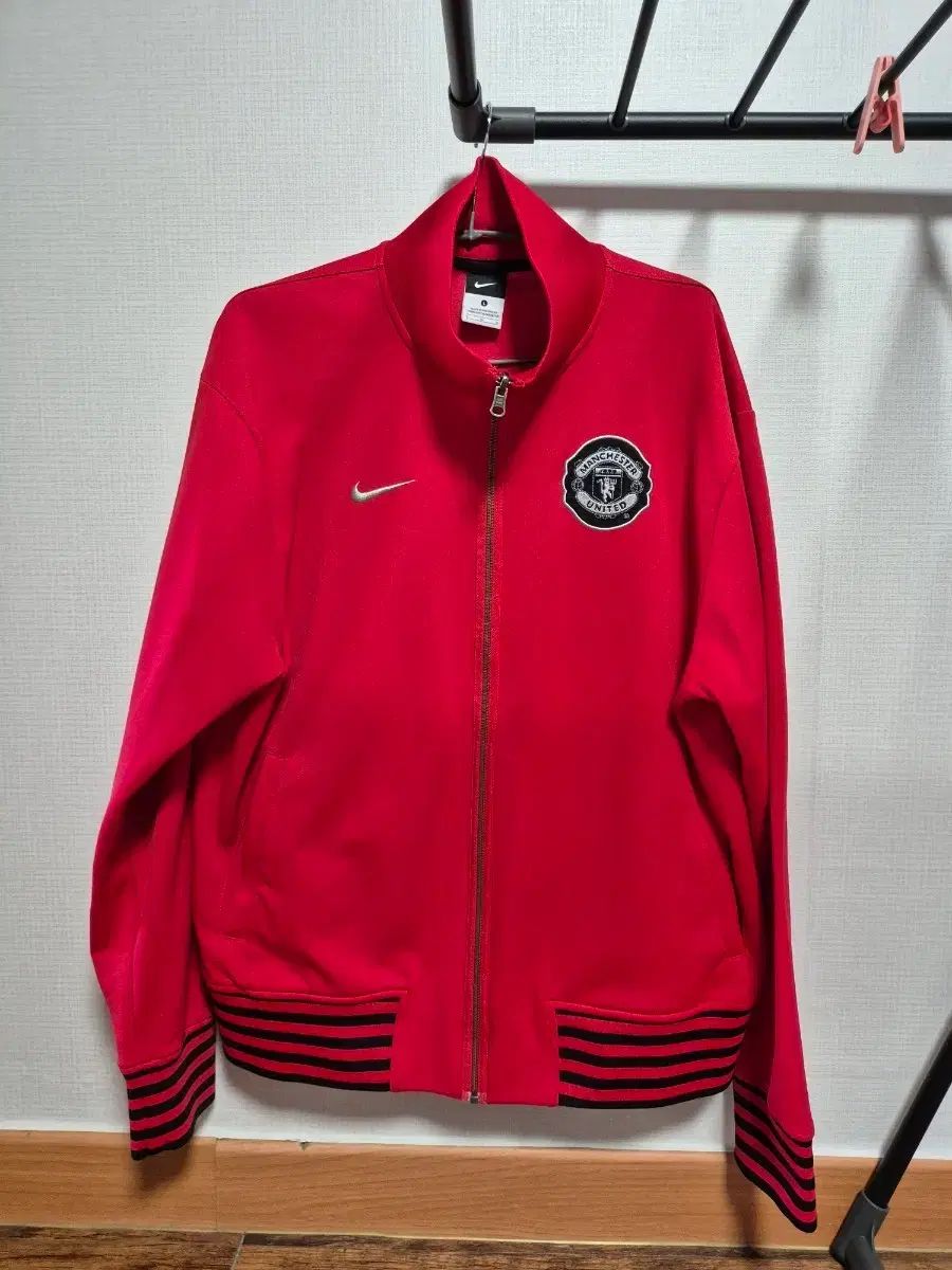 NIKEナイキ マンチェスターユナイテッド トラックジャケット パンツ　サイズL 68f44e4a51280d419452d855a8cb1a