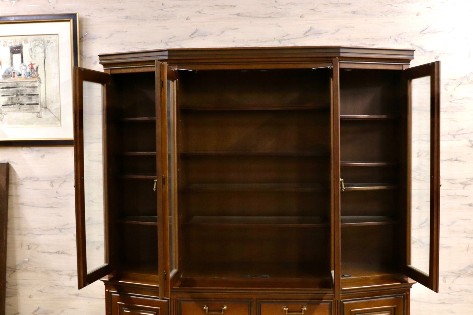 マルニ 地中海 ロイヤル 食器棚 飾り棚 キャビネット インテリア 人気のmaruni(マルニ)地中海ROYALシリーズの食器棚です！！クラシック