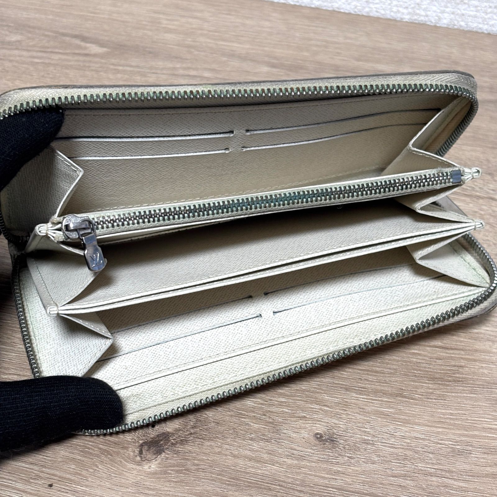 LOUIS VUITTON ルイヴィトン エピ ジッピーウォレット ラウンド