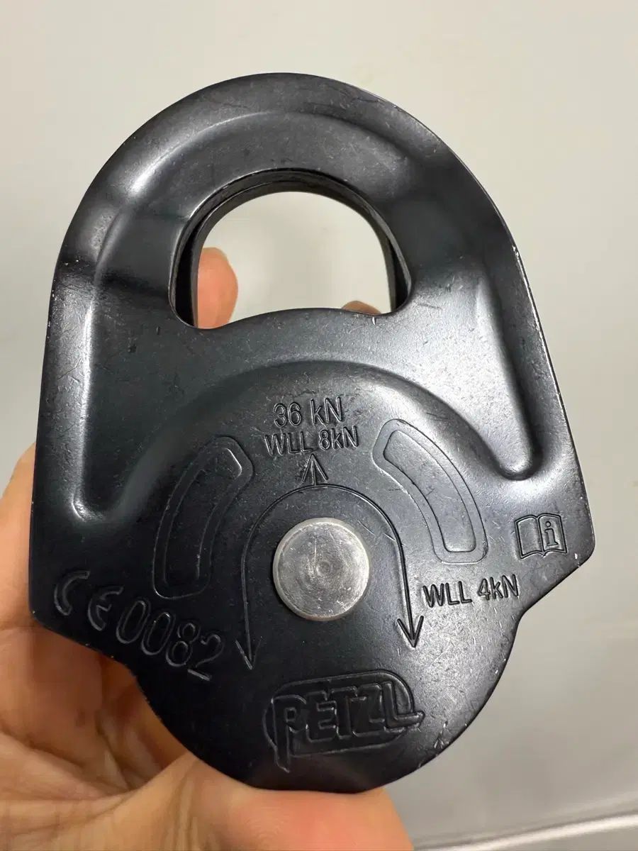 ペツル レスキュー プーリー ブラック