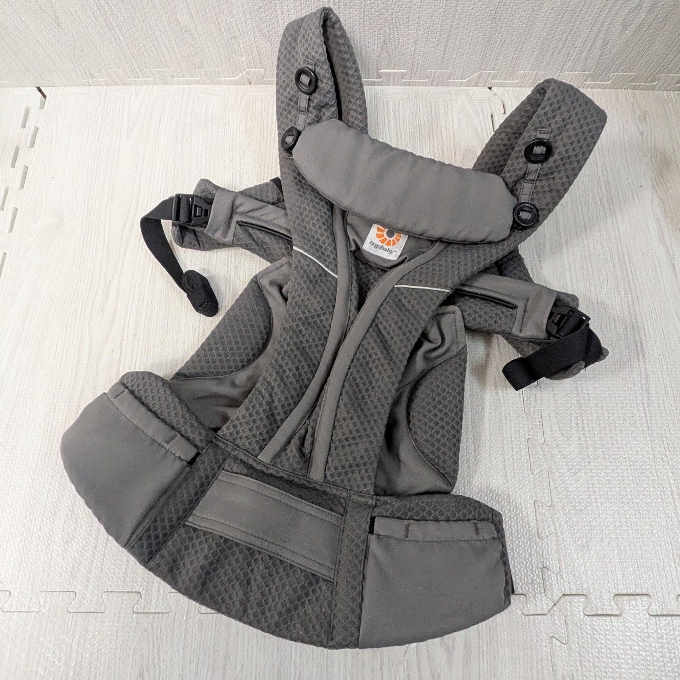 ergobaby オムニブリーズ　グレー 抱っこ紐 BCZ360PGRA エルゴベビー オムニ ブリーズ Breeze グレイ 抱っこ紐 ergobaby