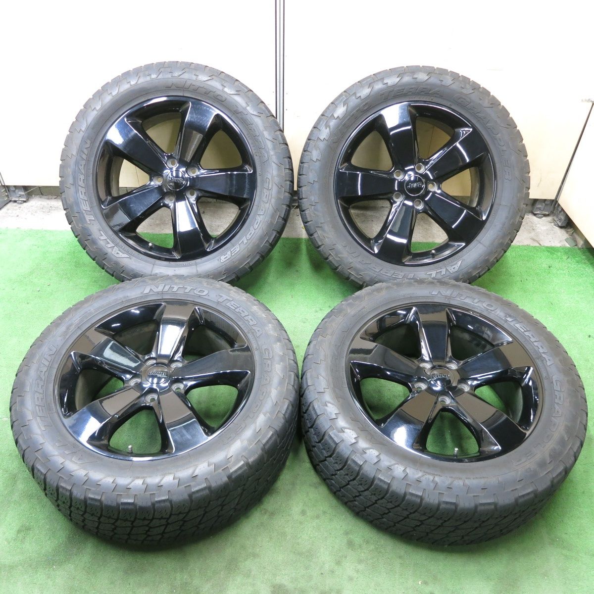 希少 4本価格☆JEEP ジープ グランドチェロキー 純正 OP 275/55R20 