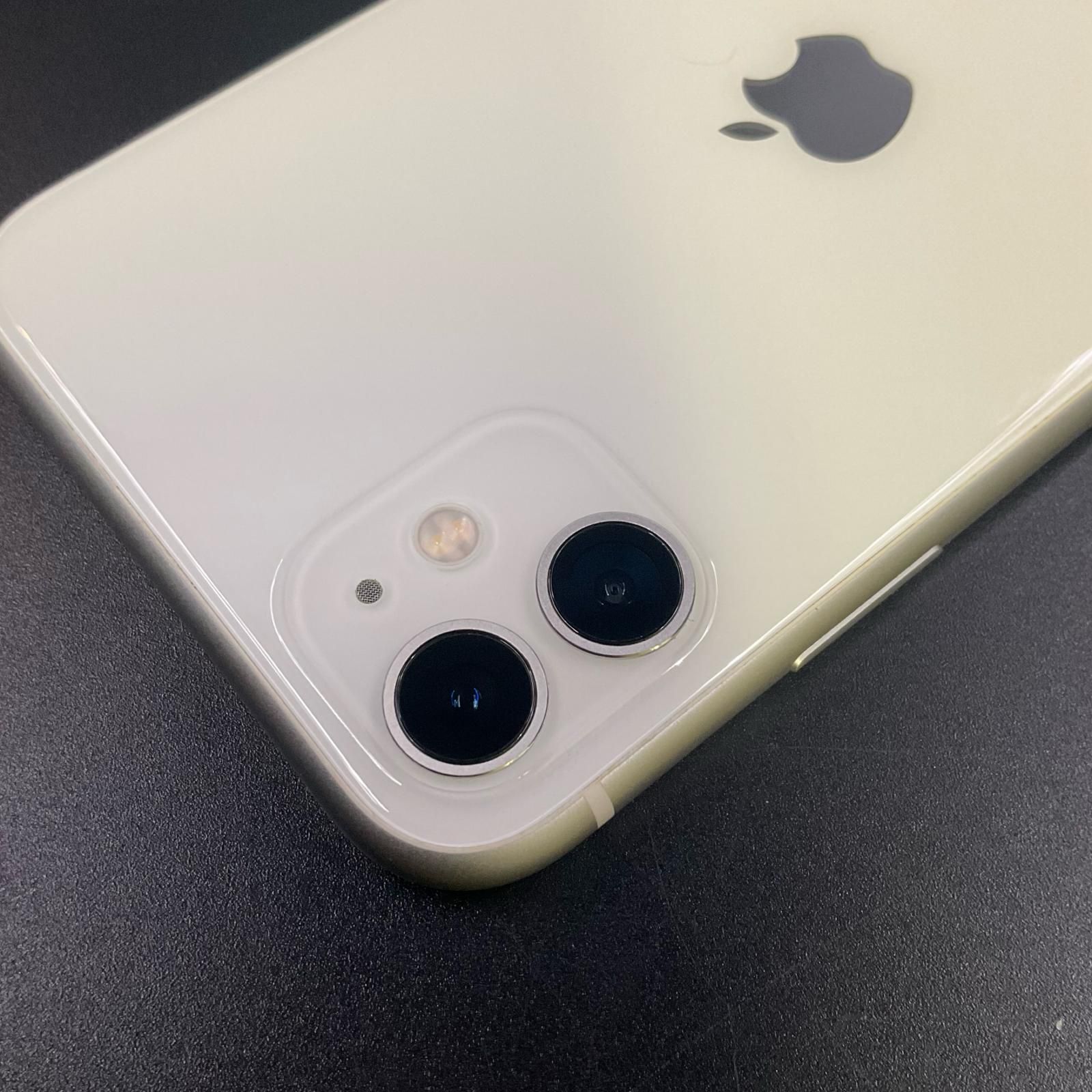 iPhone 11 64GB ホワイト au SIMフリー 白ロム 動作確認済 84.5%【全額