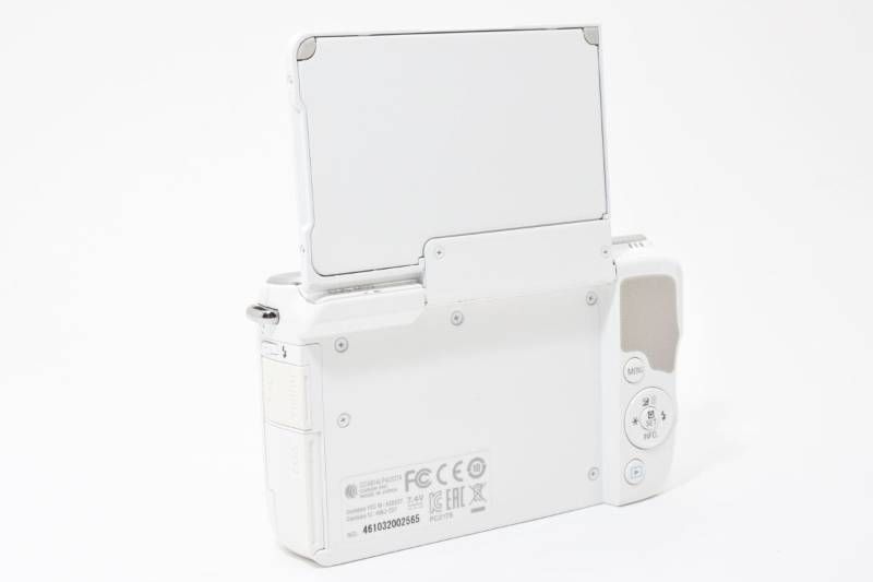 実用光学美品】Canon キャノン EOS M10 白 ホワイト ボディ ミラーレス
