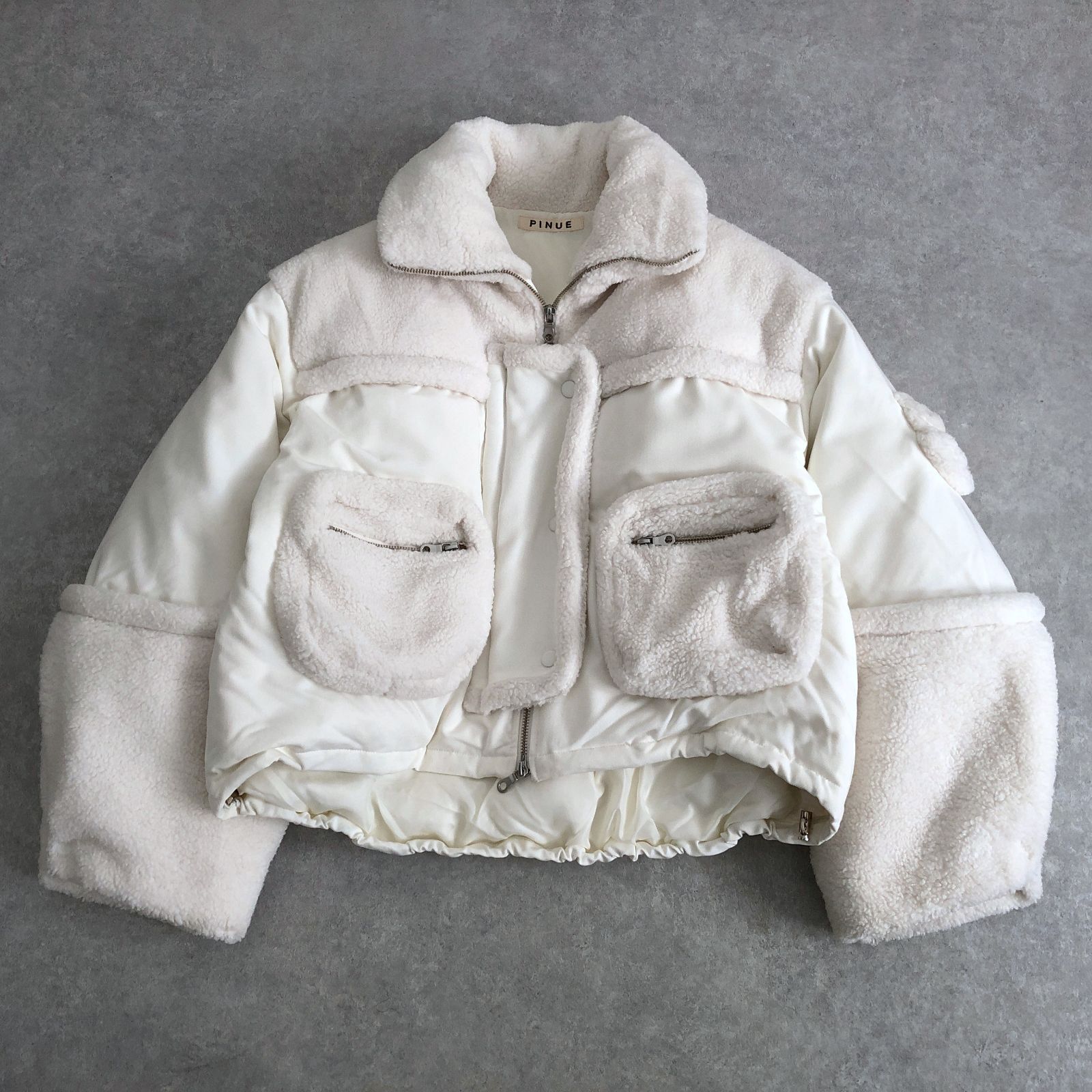 PINUE ボアコンビ ダウン ジャケット ショート丈 ピヌエ - メルカリ