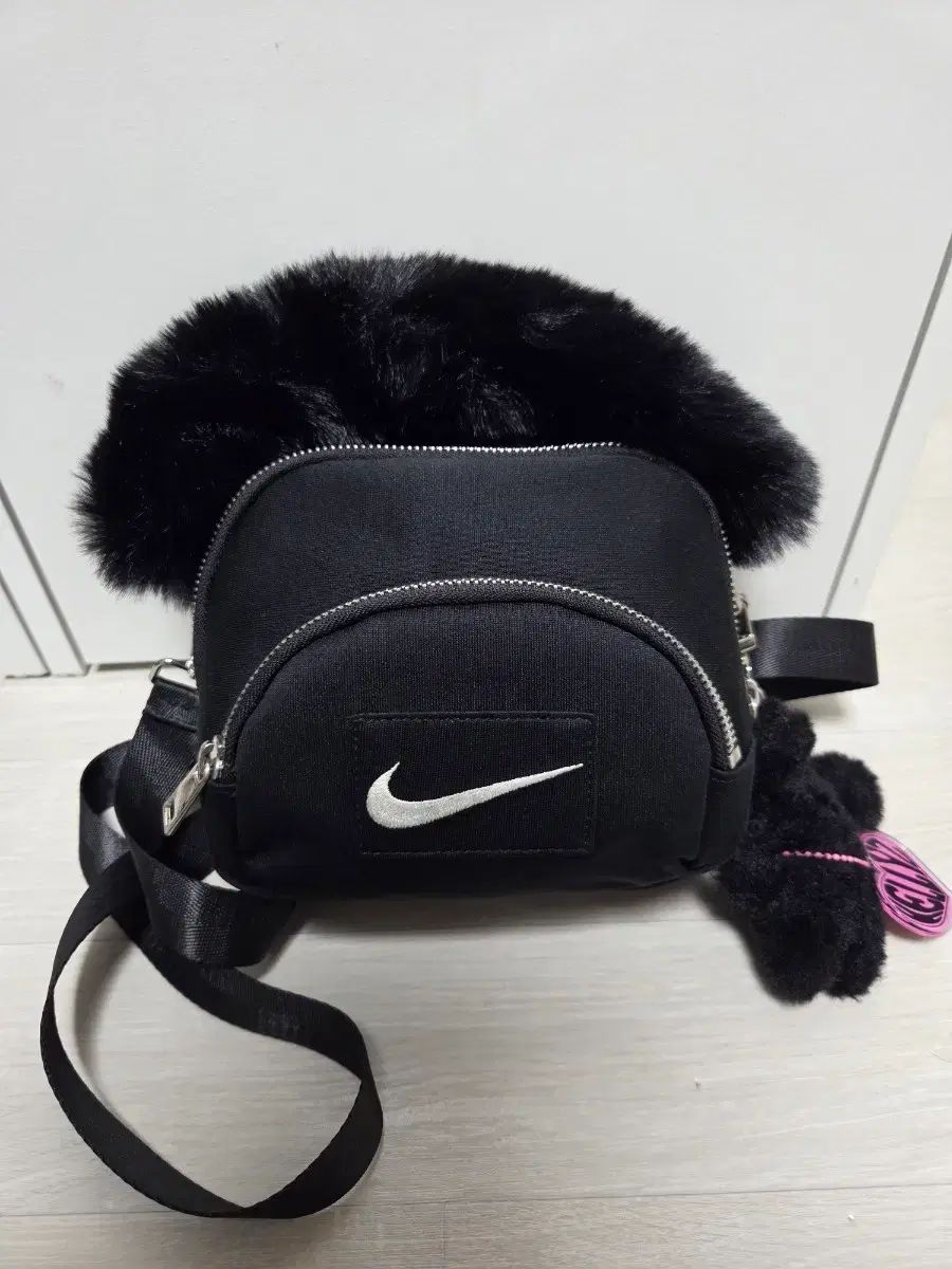 ケリーズ NIKE マカロンバッグ ブラック