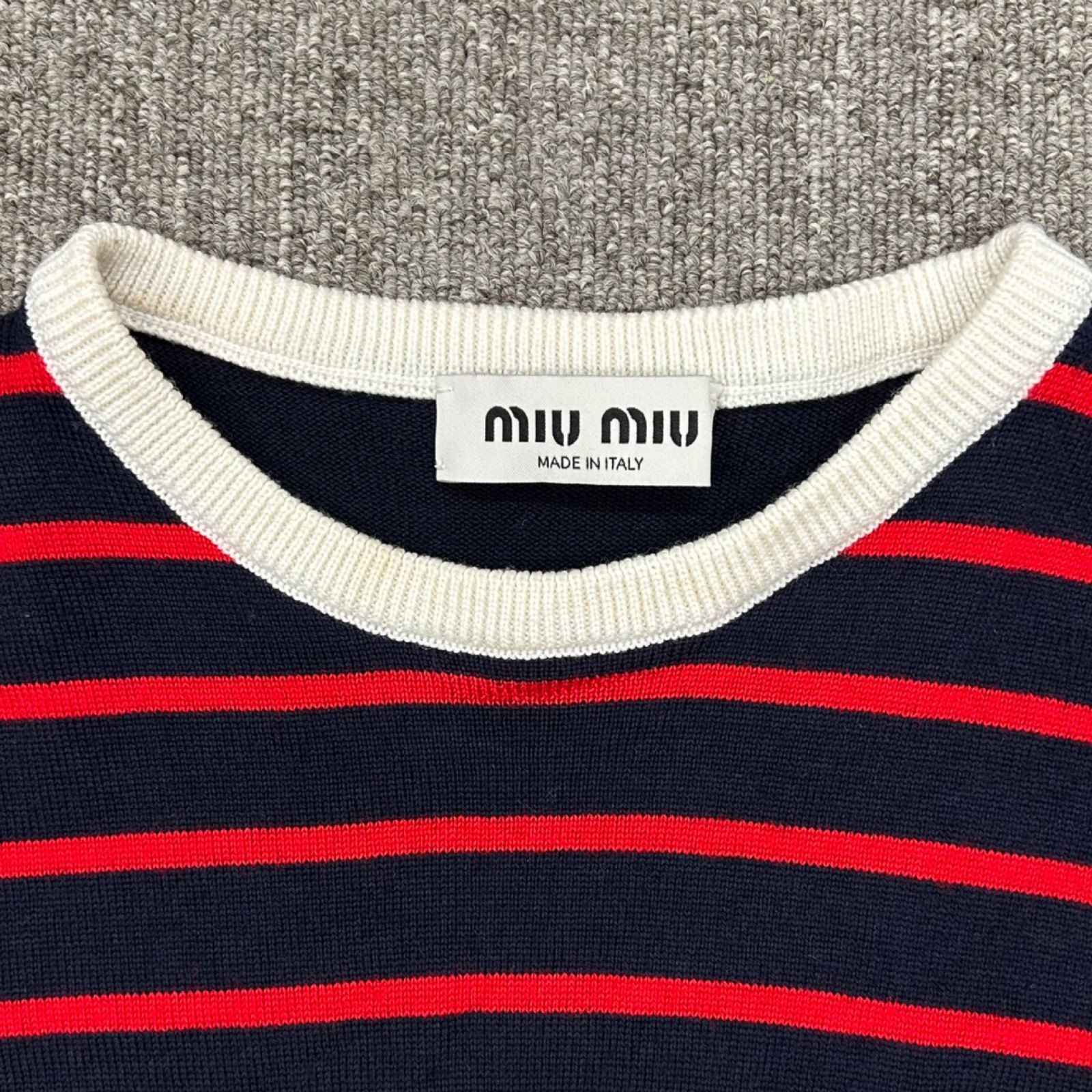 【極美品】miumiu ミュウミュウ　ボーダーニット　ロゴニット　38サイズ MIU MIU - miumiu 23年 ボーダー ロゴニット カットソー 半袖 36