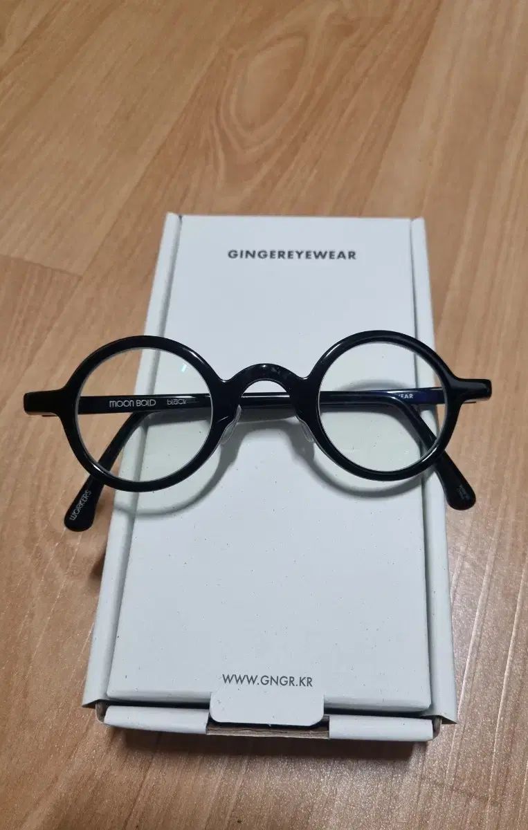 GINGER EYEWEAR Moon Bold ブラック メガネ 【公式通販】