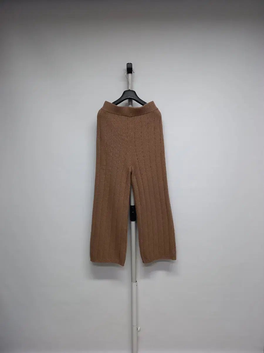 新ドールチェヴィータ 秋冬 カシミアブレンド ストレート丸のままフィット ニットパンツ F