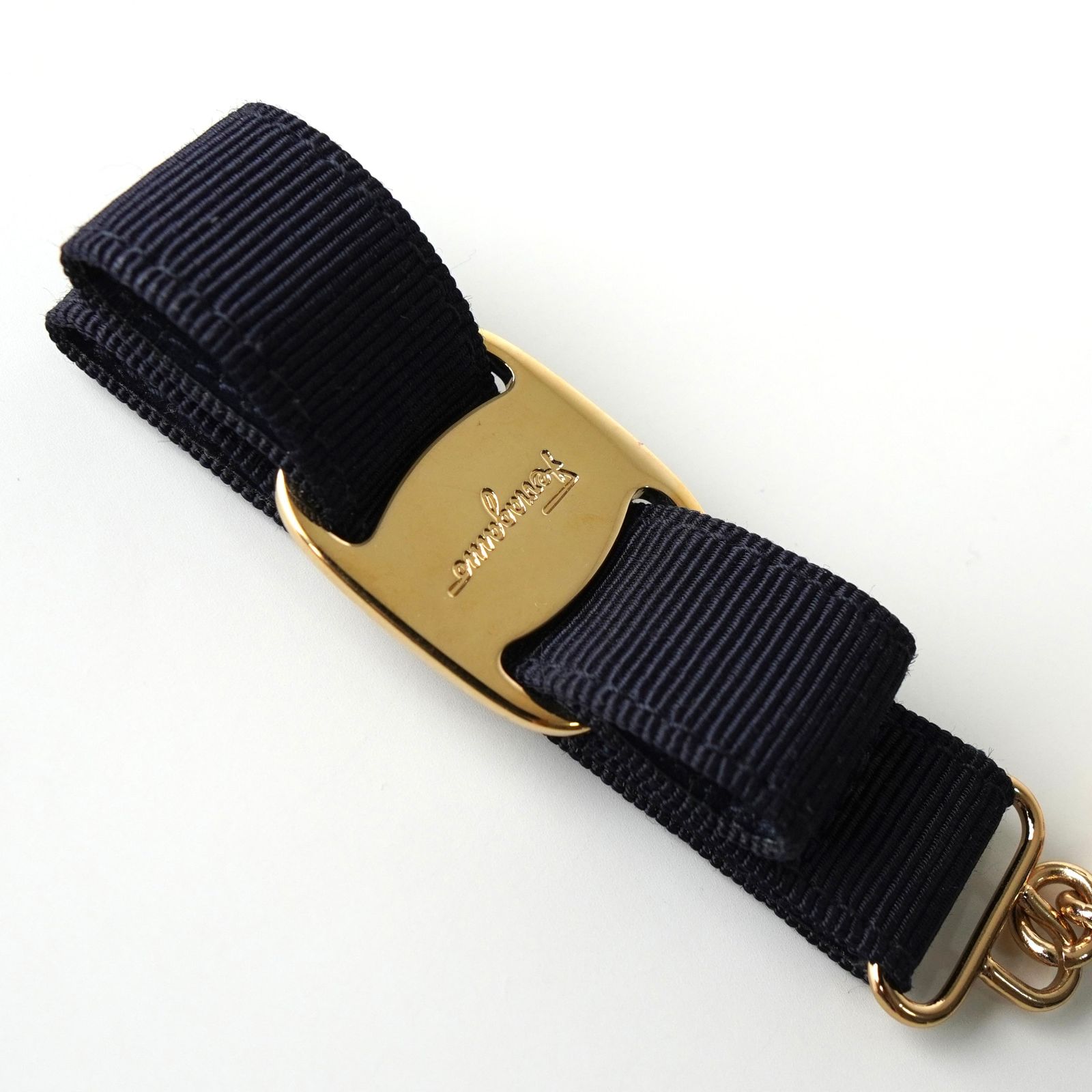 サルバトーレ フェラガモ ヴァラリボン チャーム キーリング キーホルダー ネイビー | ゴールド