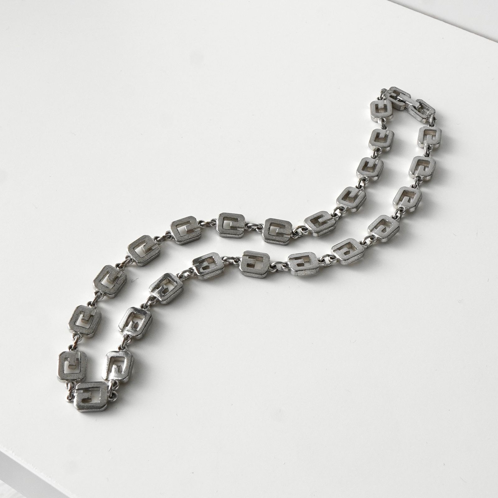 ジバンシィ ヴィンテージ Gロゴ シルバー ネックレス