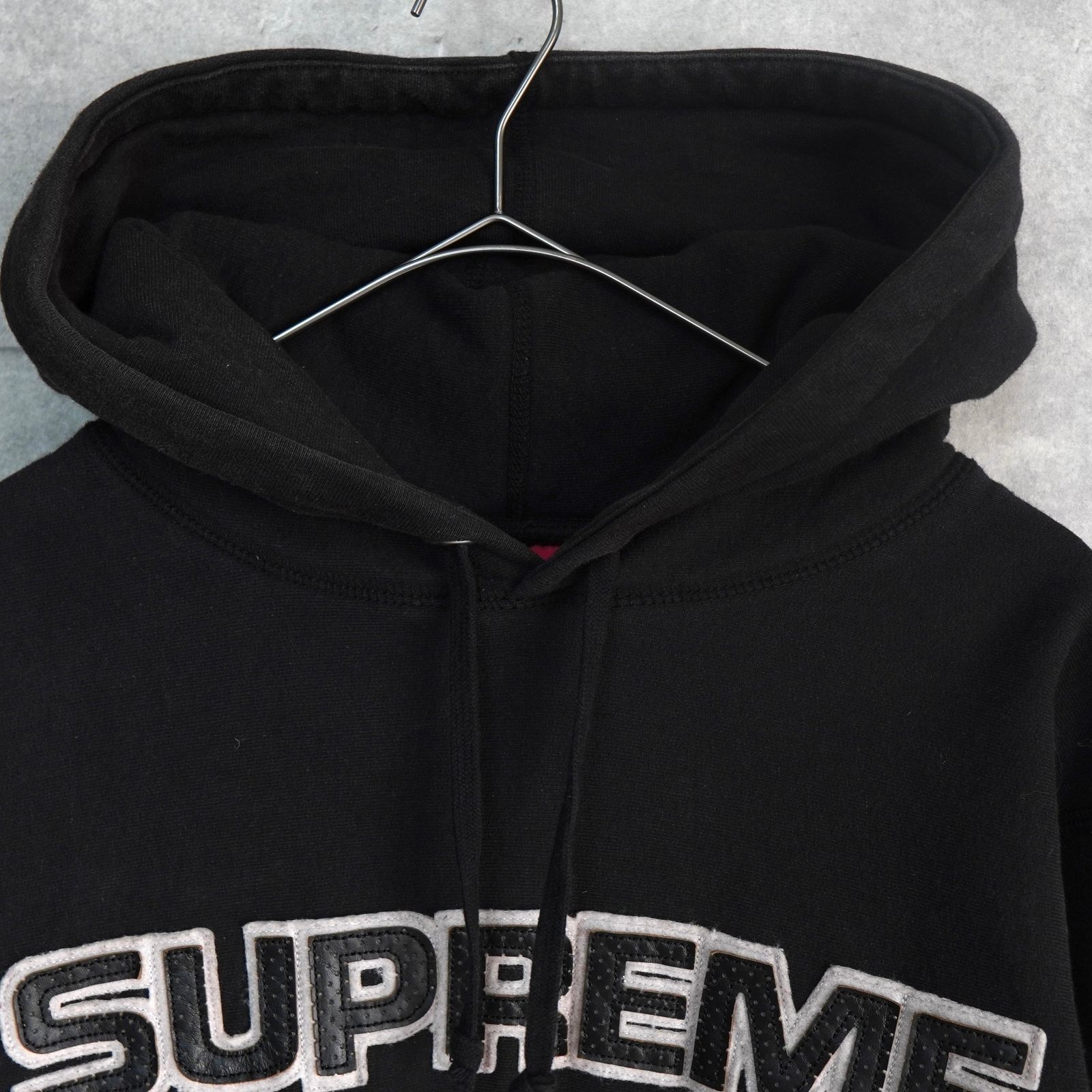 【中古】シュプリーム SUPREME 18AW Perforated Leather Hooded Sweatsshirt フーディ パーカー 長袖 S ブラック 黒 Supreme Perforated Leather Hooded Sweatshirt シュプリーム