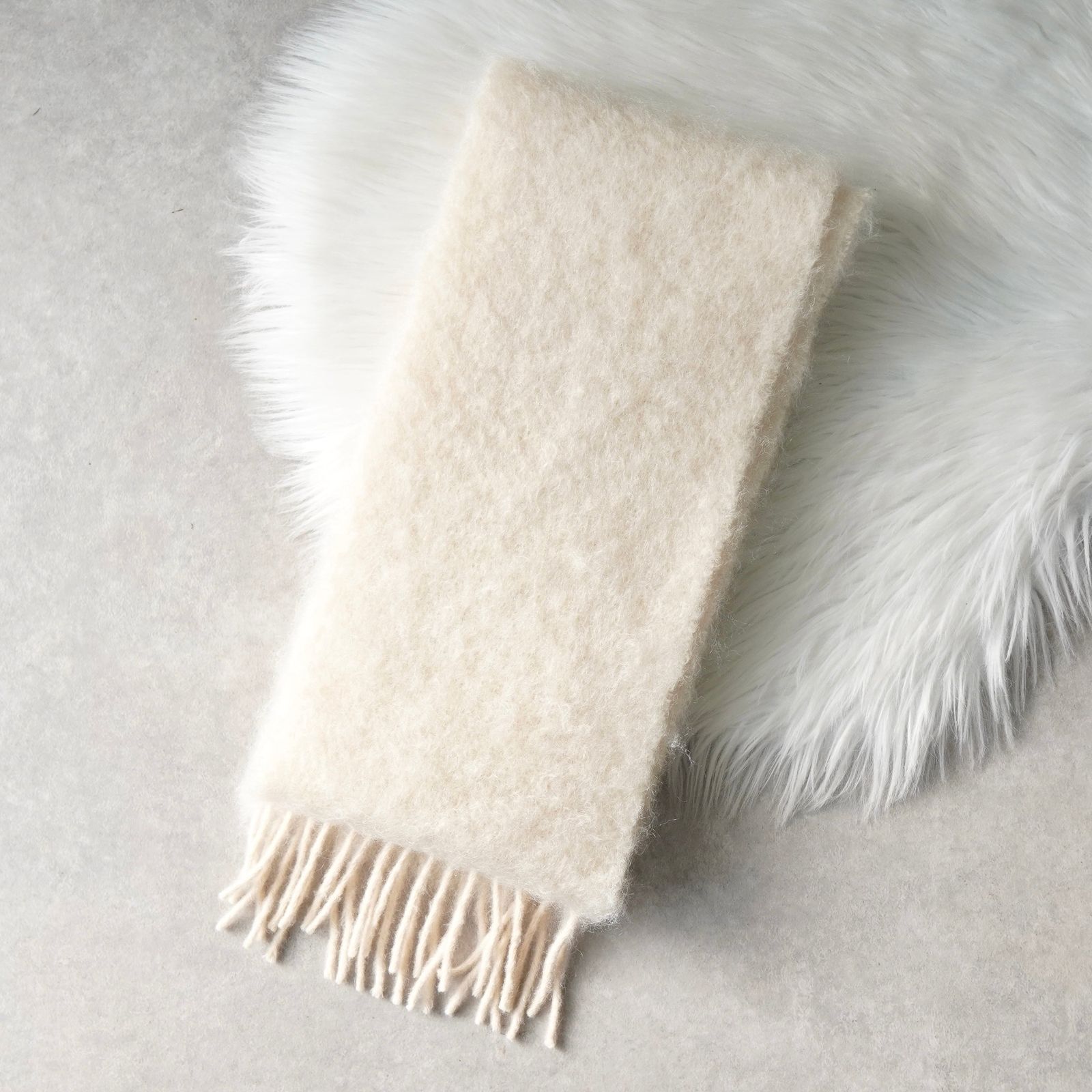 ロエベ アナグラム レザーパッチ モヘア マフラー ホワイト - メルカリ