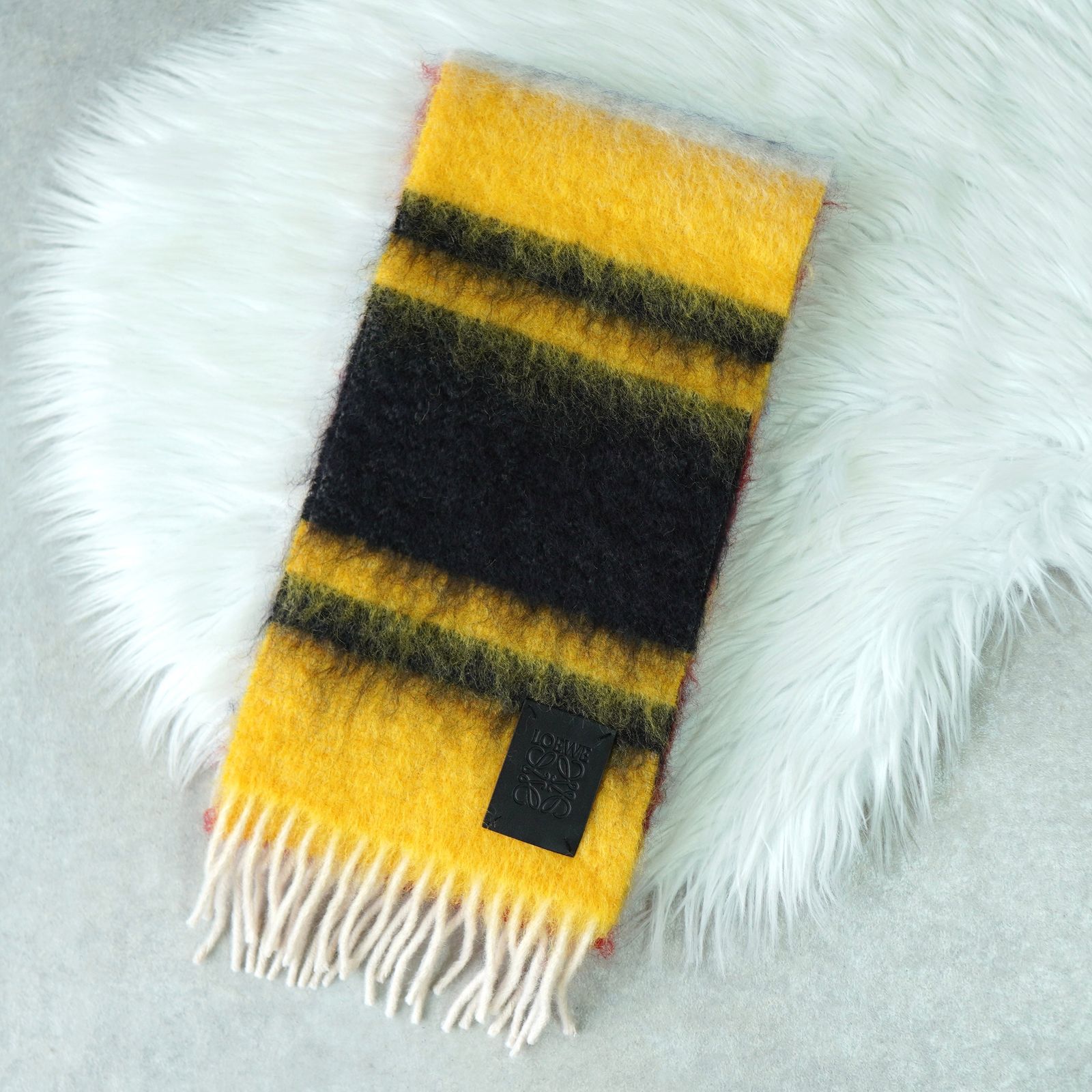 ロエベ アナグラム レザーパッチ モヘア マフラー マルチカラー - メルカリ