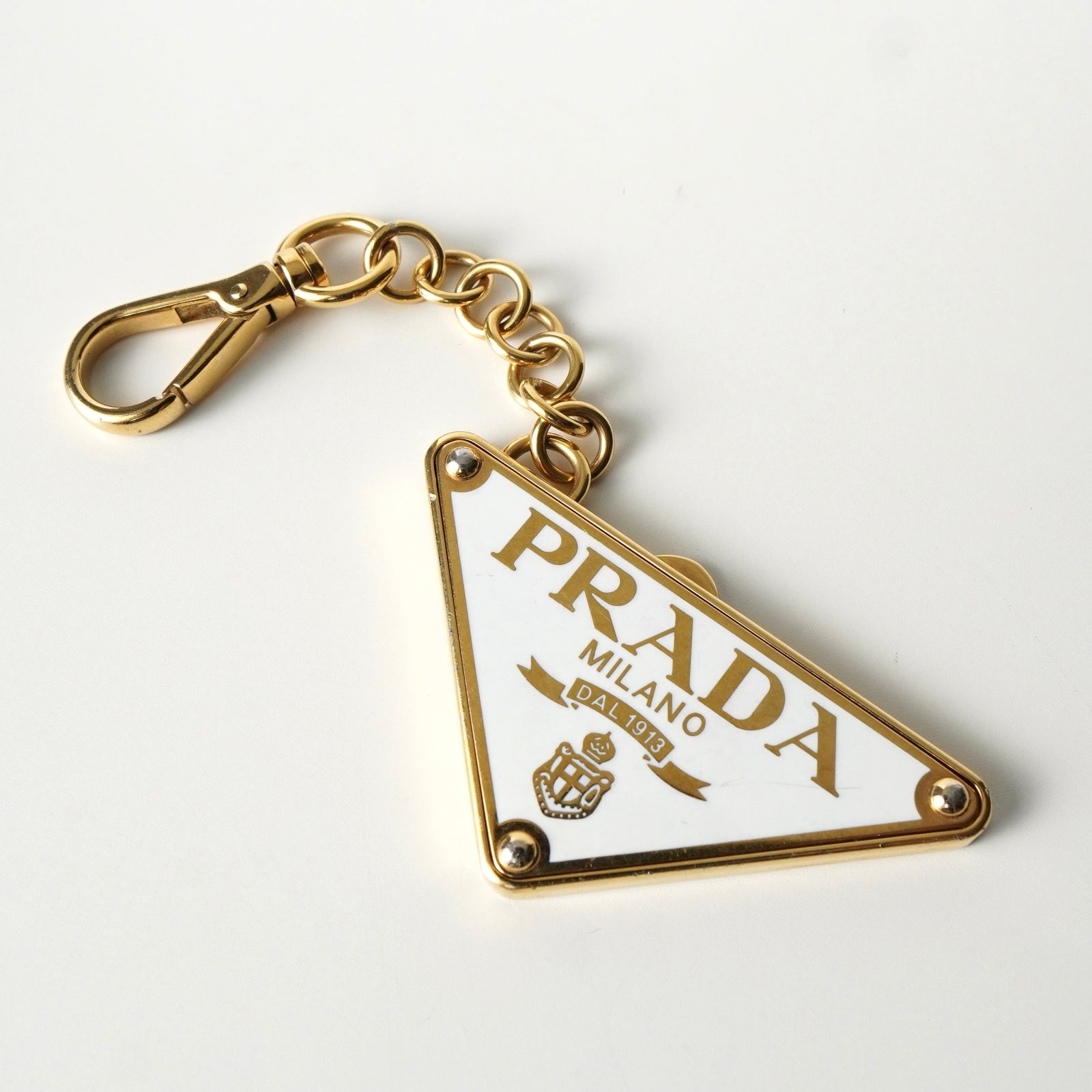 プラダ トライアングルロゴ キーリング キーホルダー チャーム GP ゴールド | ホワイト