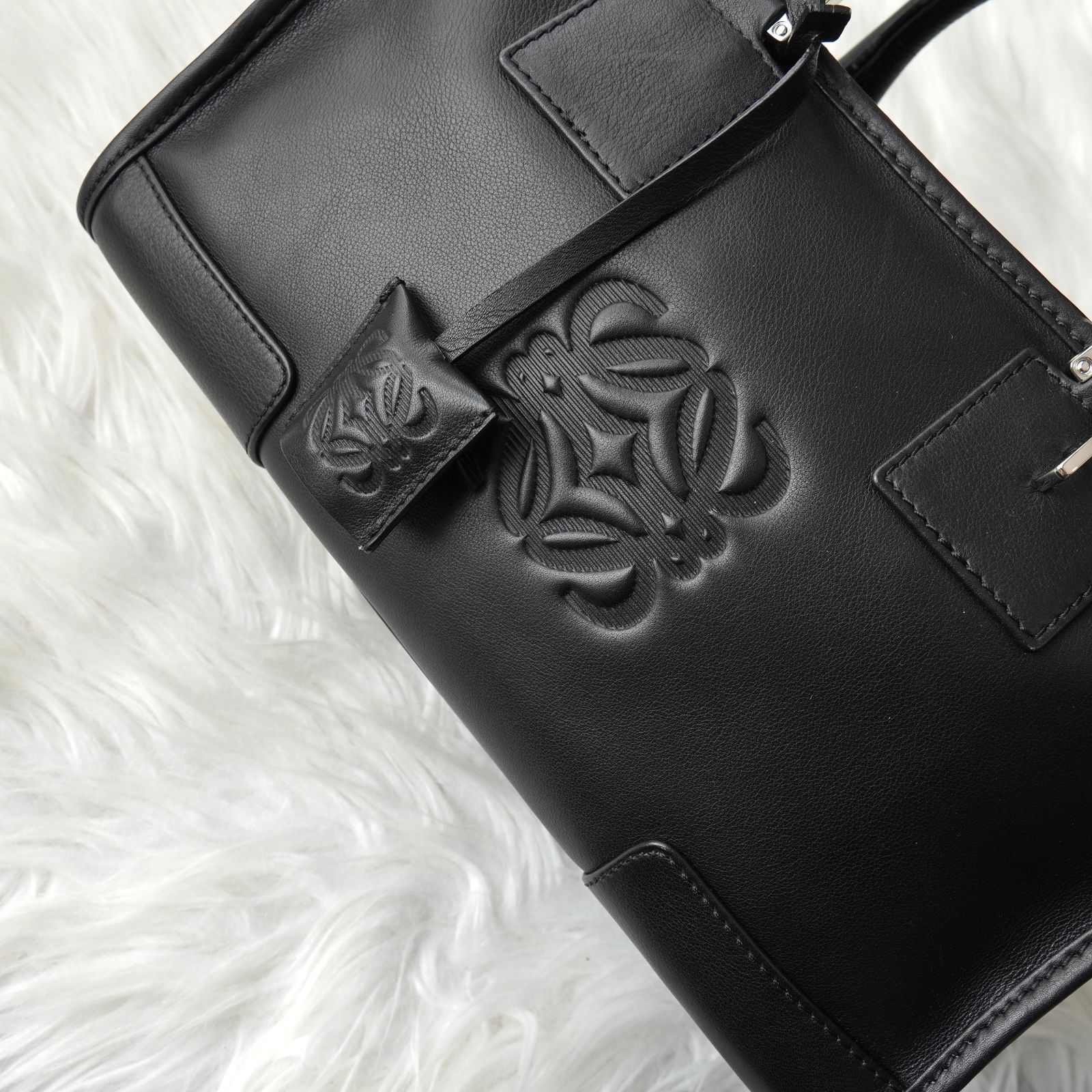 ロエベ アマソナ28 アナグラム レザー ミニボストンバッグ