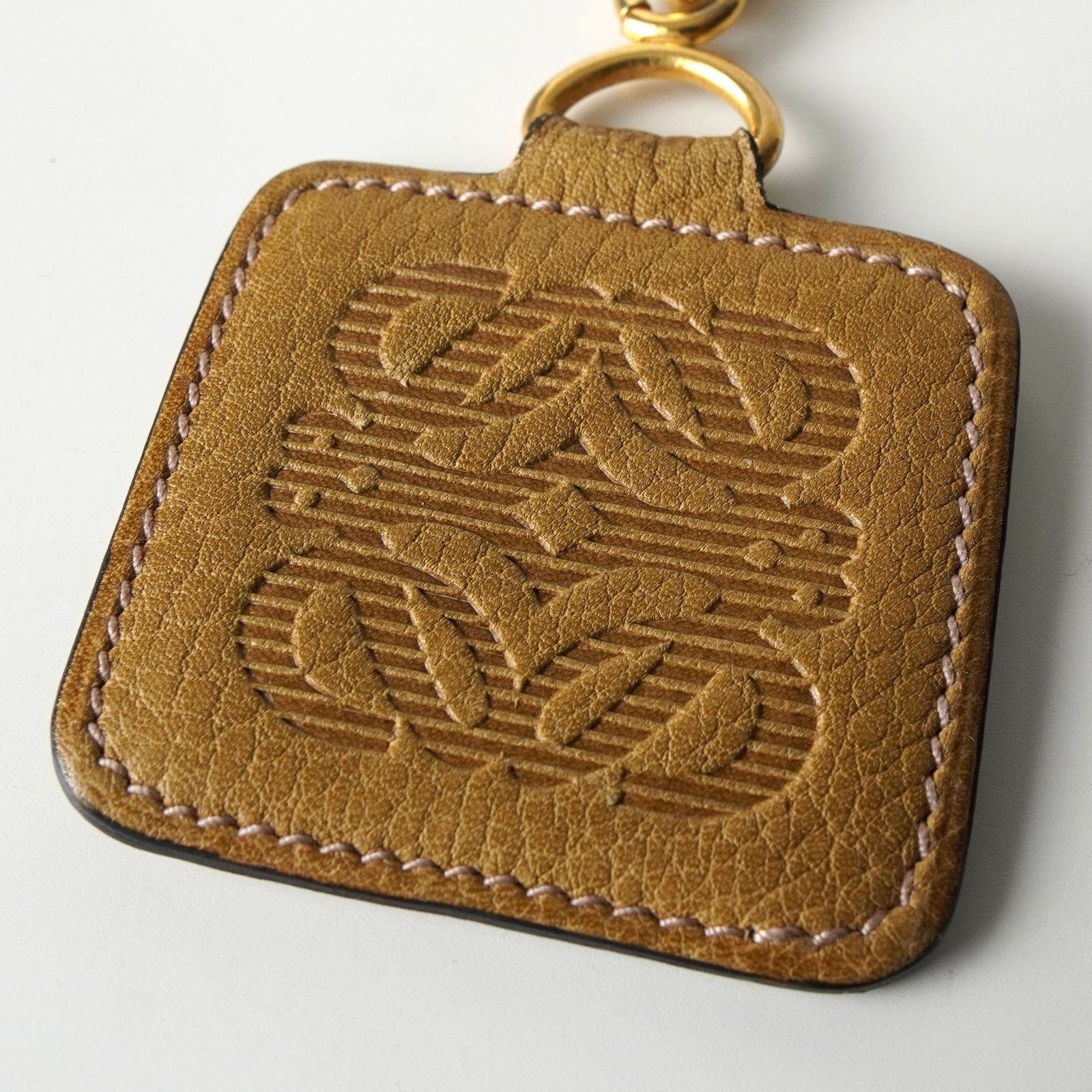 ロエベ アナグラム レザー チャーム キーリング キーホルダー キャメル