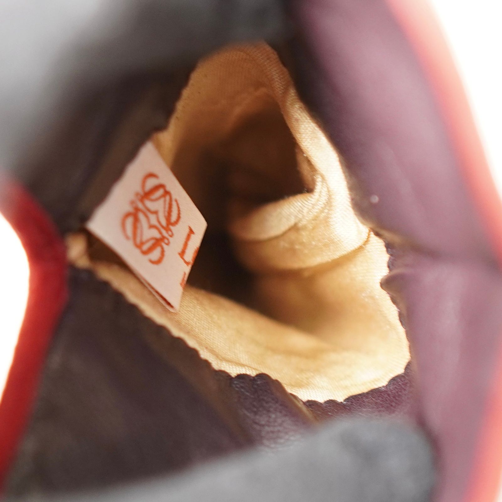 ロエベ アナグラム