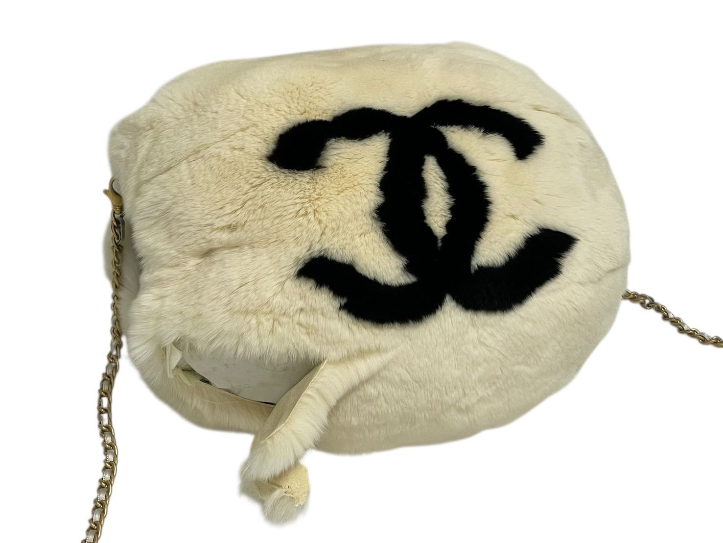 値下げ❣CHANEL❣️ラパンの貴重なアームウォーマー 値下げ❣CHANEL❣️ラパンの貴重なアームウォーマー