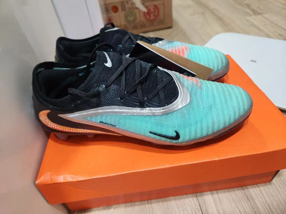 ナイキ FANTOM 6 エリート ag 250 런칭パック