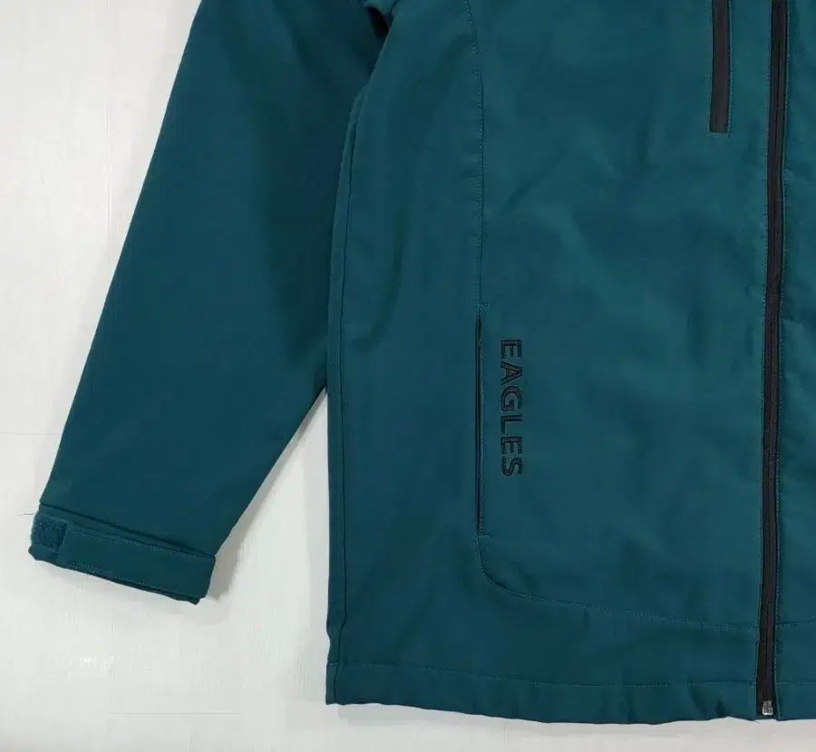 NFL フィラデルフィア イーグルス ナイロンジャケット プルオーバー 短丈 公式 Philadelphia Eagles アパレル＆商品 | DAZN