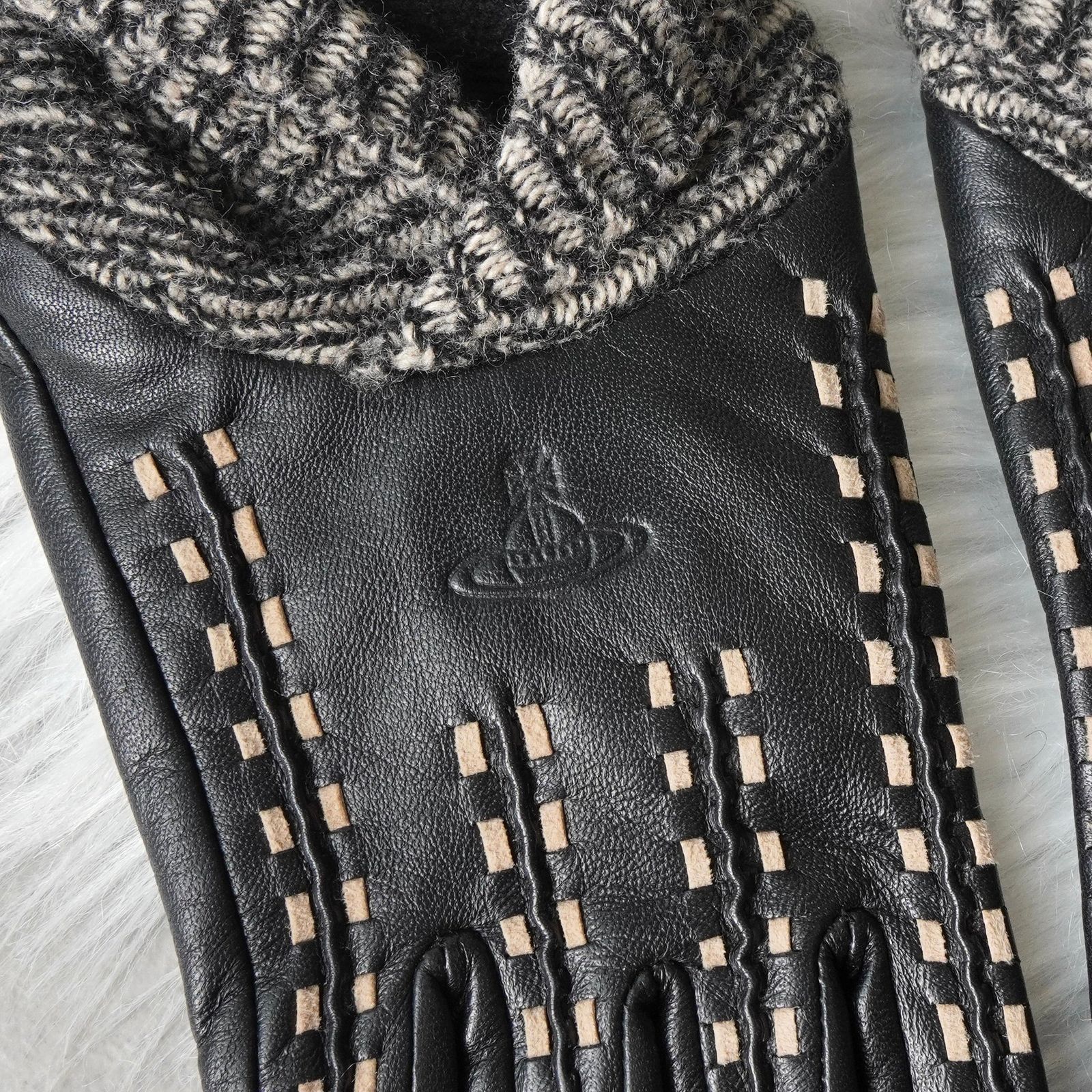 ヴィヴィアン ウエストウッド オーブ レザー グローブ 手袋 ブラック