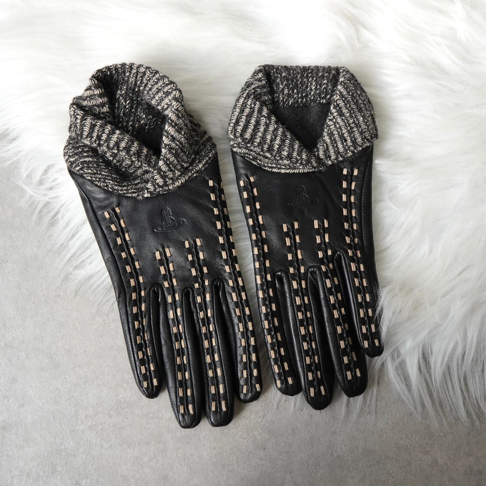 ヴィヴィアン ウエストウッド オーブ レザー グローブ 手袋 ブラック