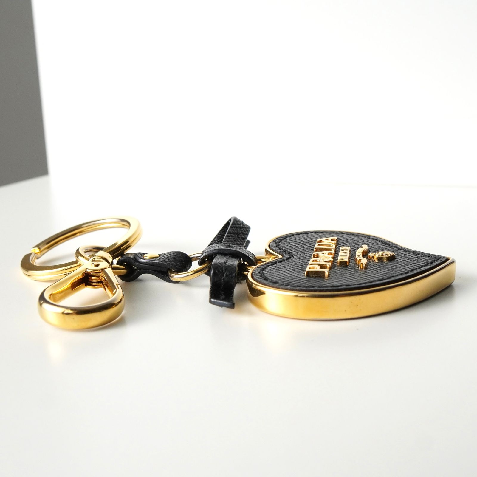 ゴールド ブラック