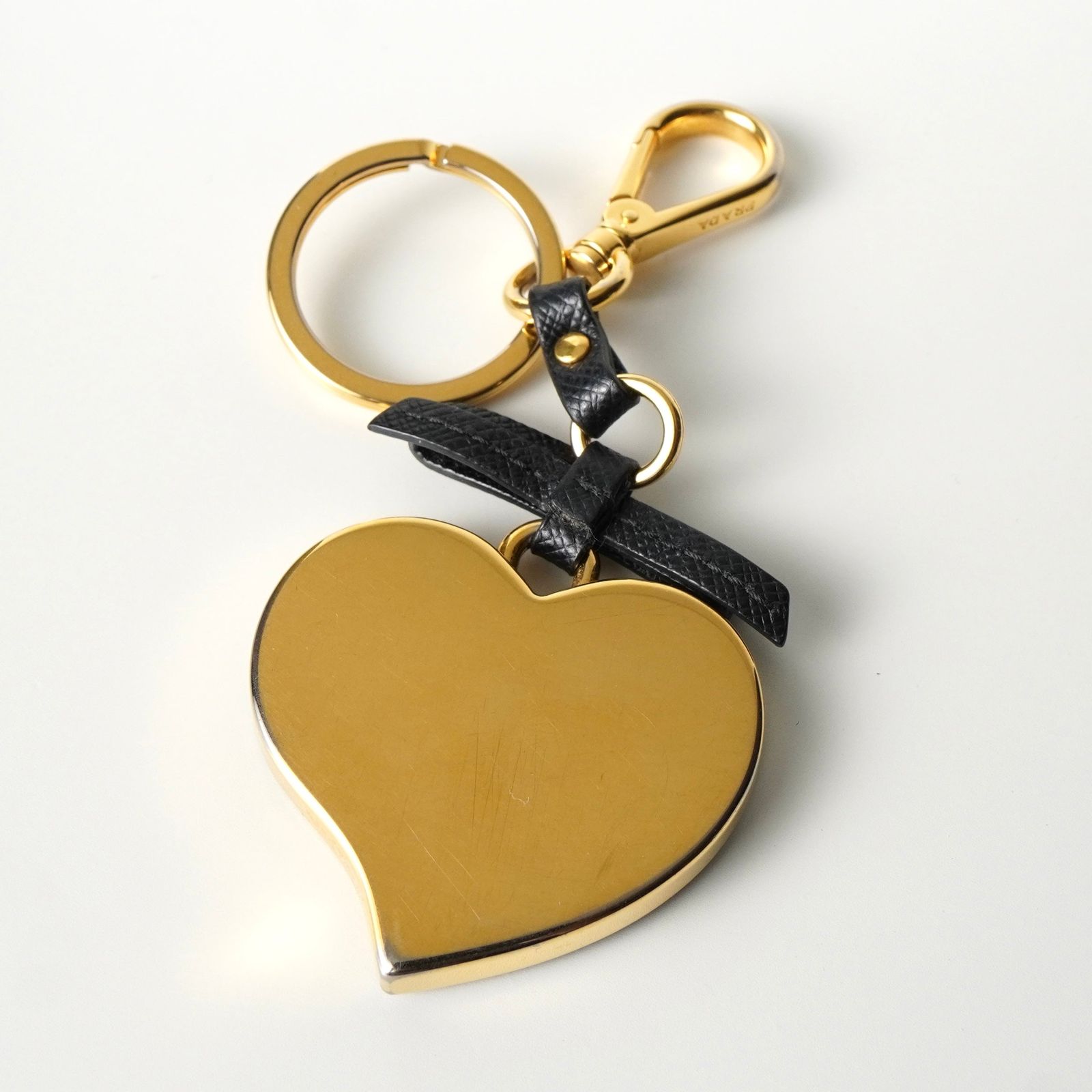  プラダ ハート サフィアーノレザー キーリング キーホルダー チャーム GP ゴールド ブラック キーホルダー キーリング 小物