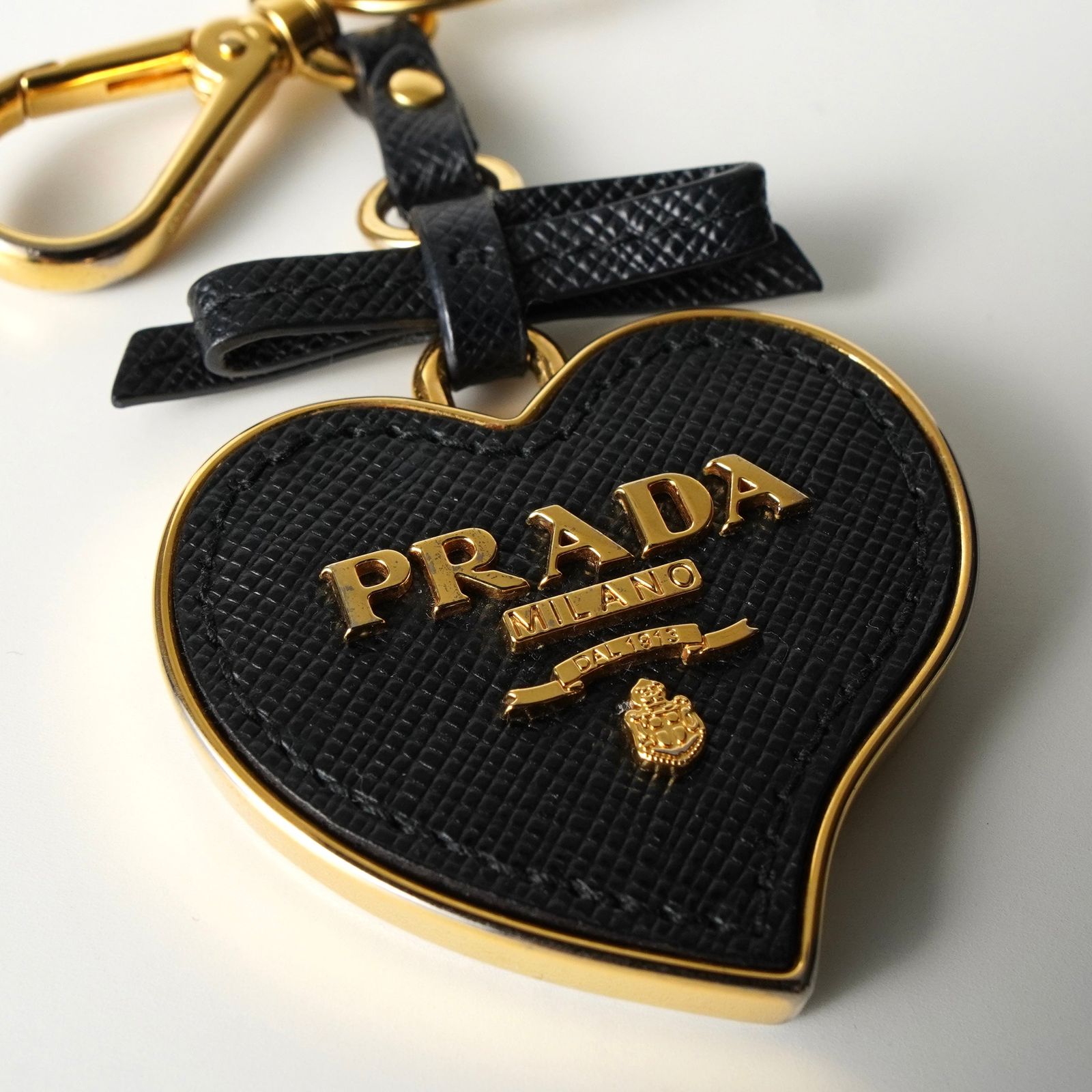 プラダ ハート サフィアーノレザー キーリング キーホルダー チャーム GP ゴールド ブラック