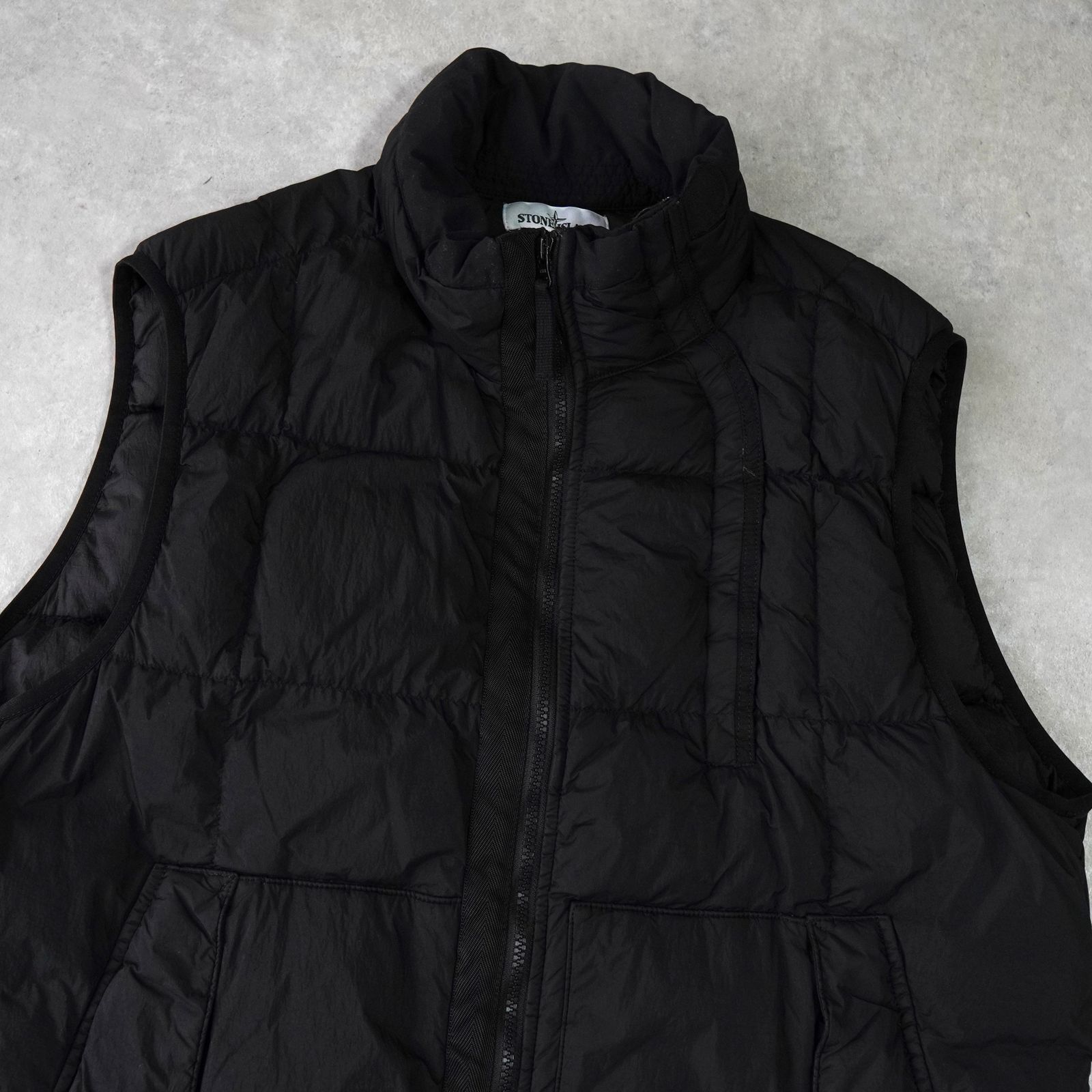 ストーンアイランド ダウンベスト ブラック メンズ - メルカリ