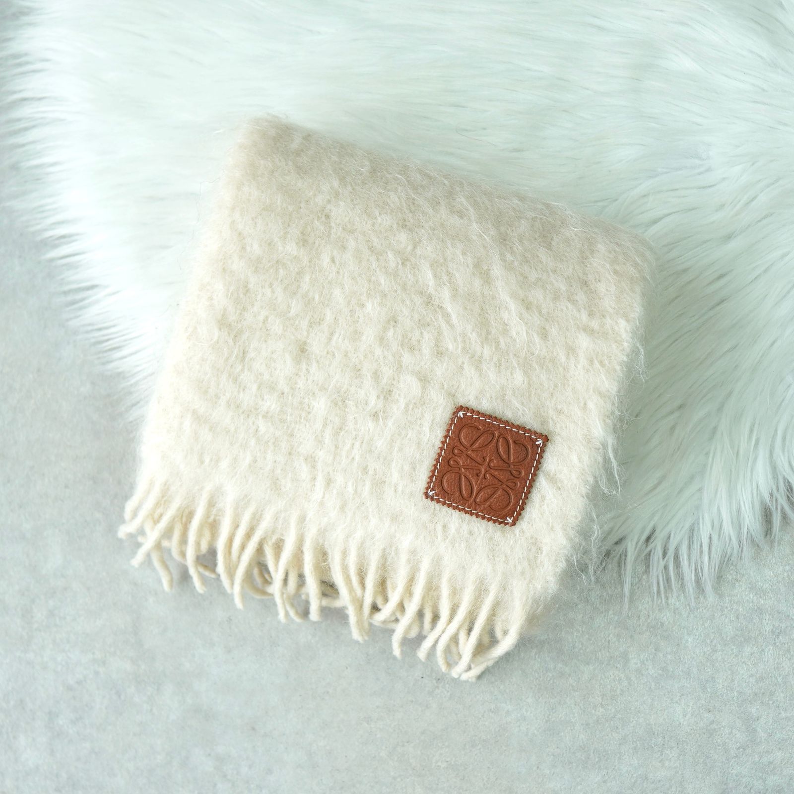  ロエベ アナグラム レザーパッチ モヘア マフラー ホワイト マフラー 小物